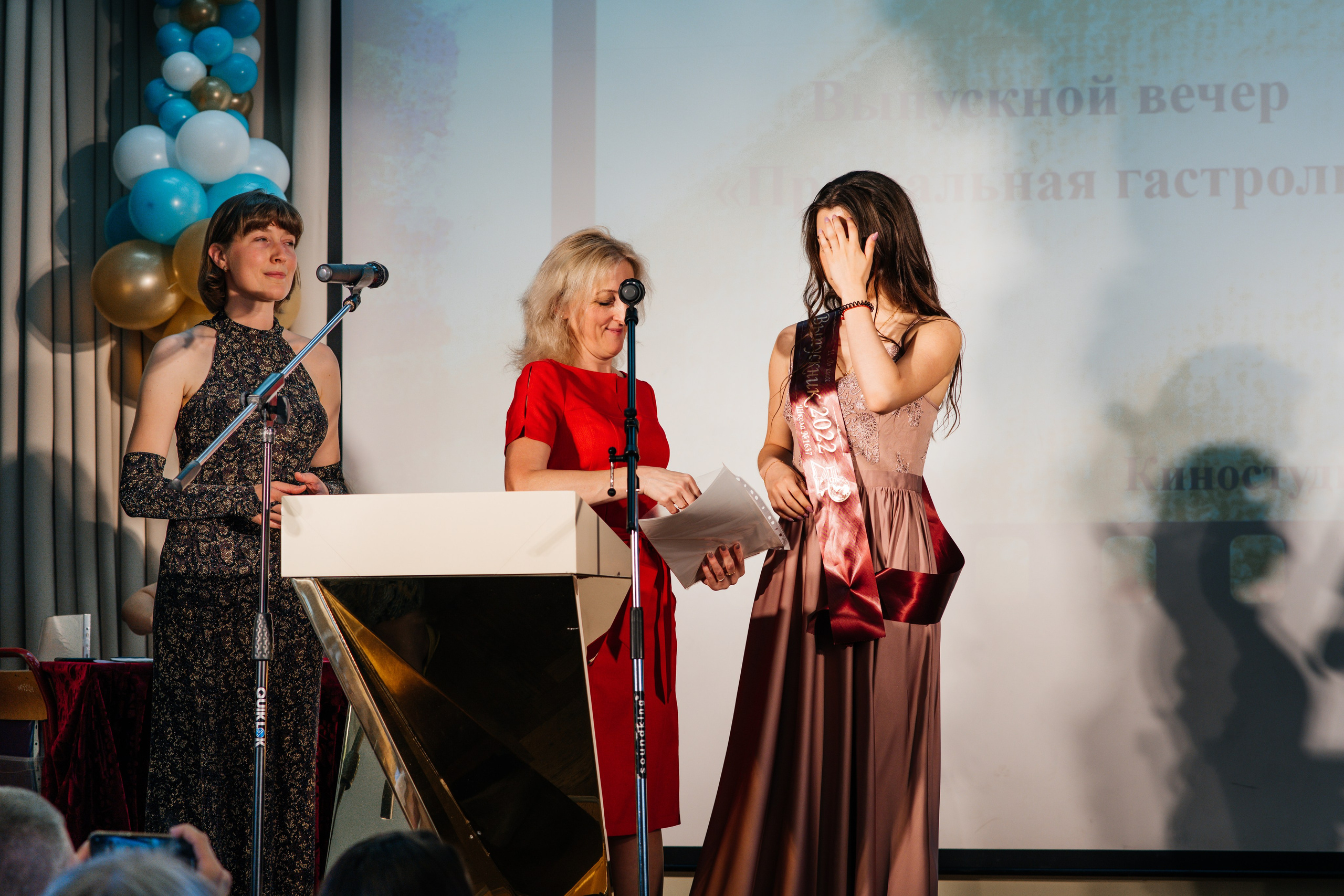 Вручение аттестатов. Выпускные альбомы в Подольске Москве и МО