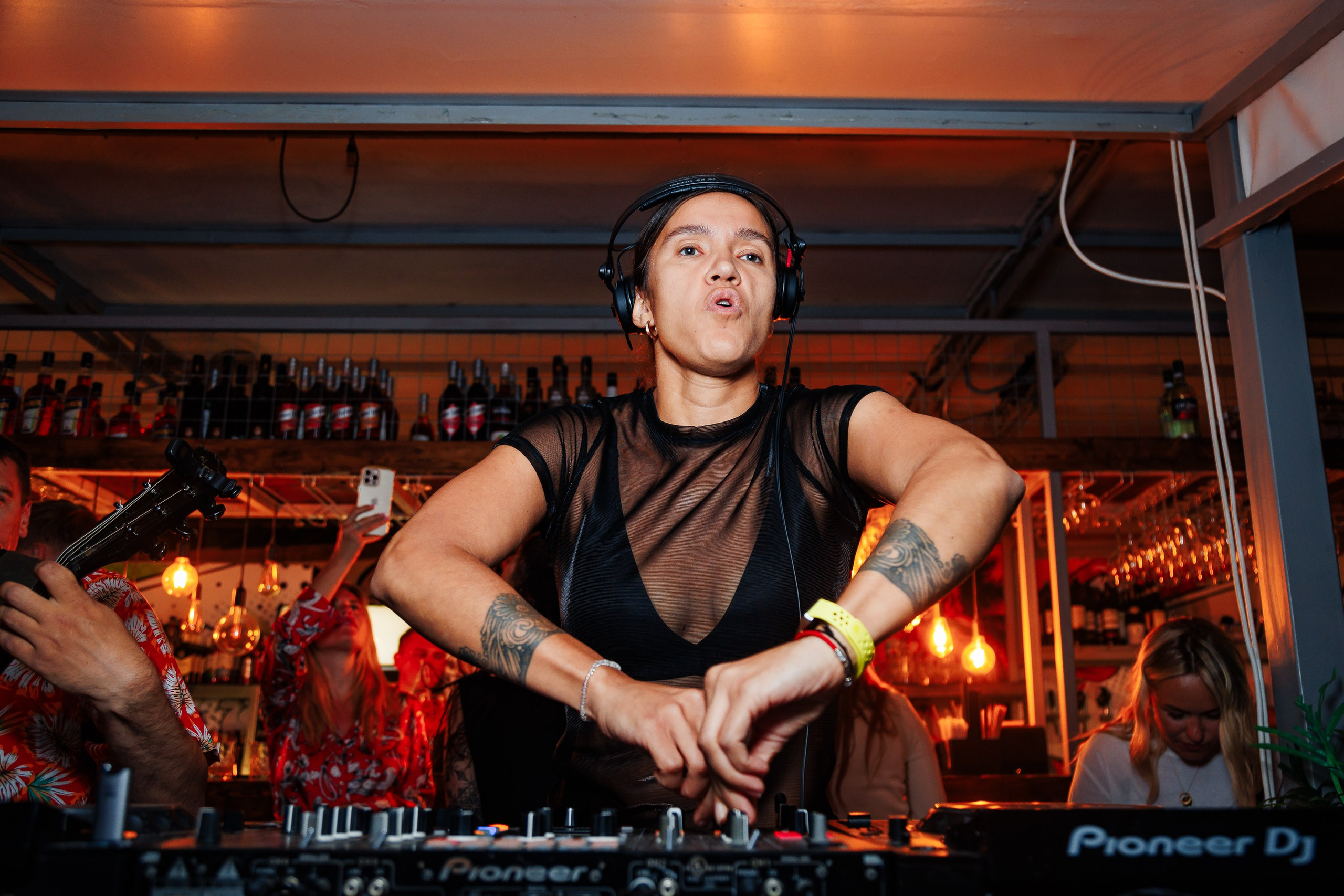 Открытие сезона в HUNGRY BIRD_Симеиз_Крым_14.06.2025. Аминов Руслан | Фотограф