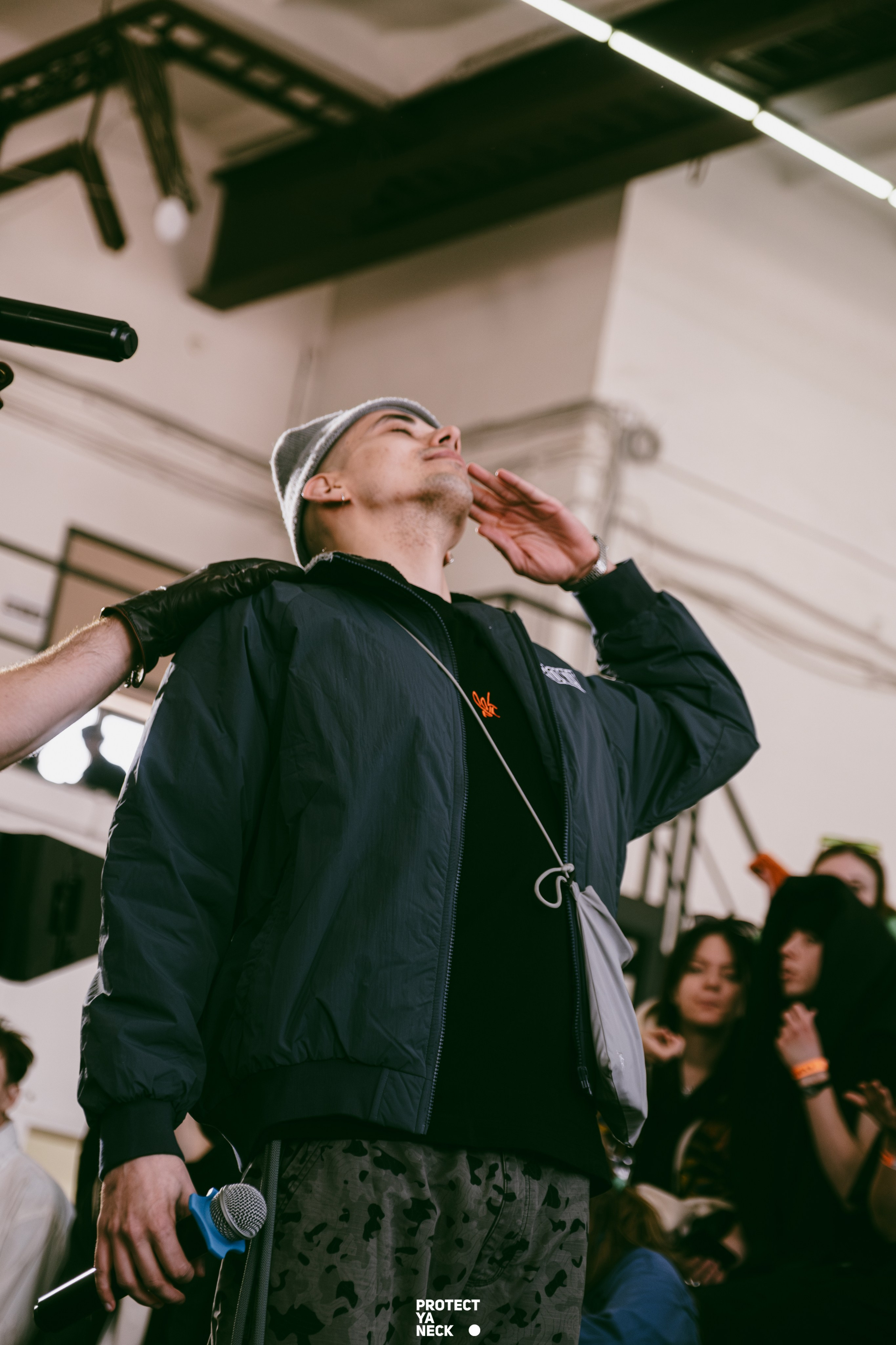 PROTECT YA NECK 22/03 (@youlovebu). Соня бу тебя сфоткала