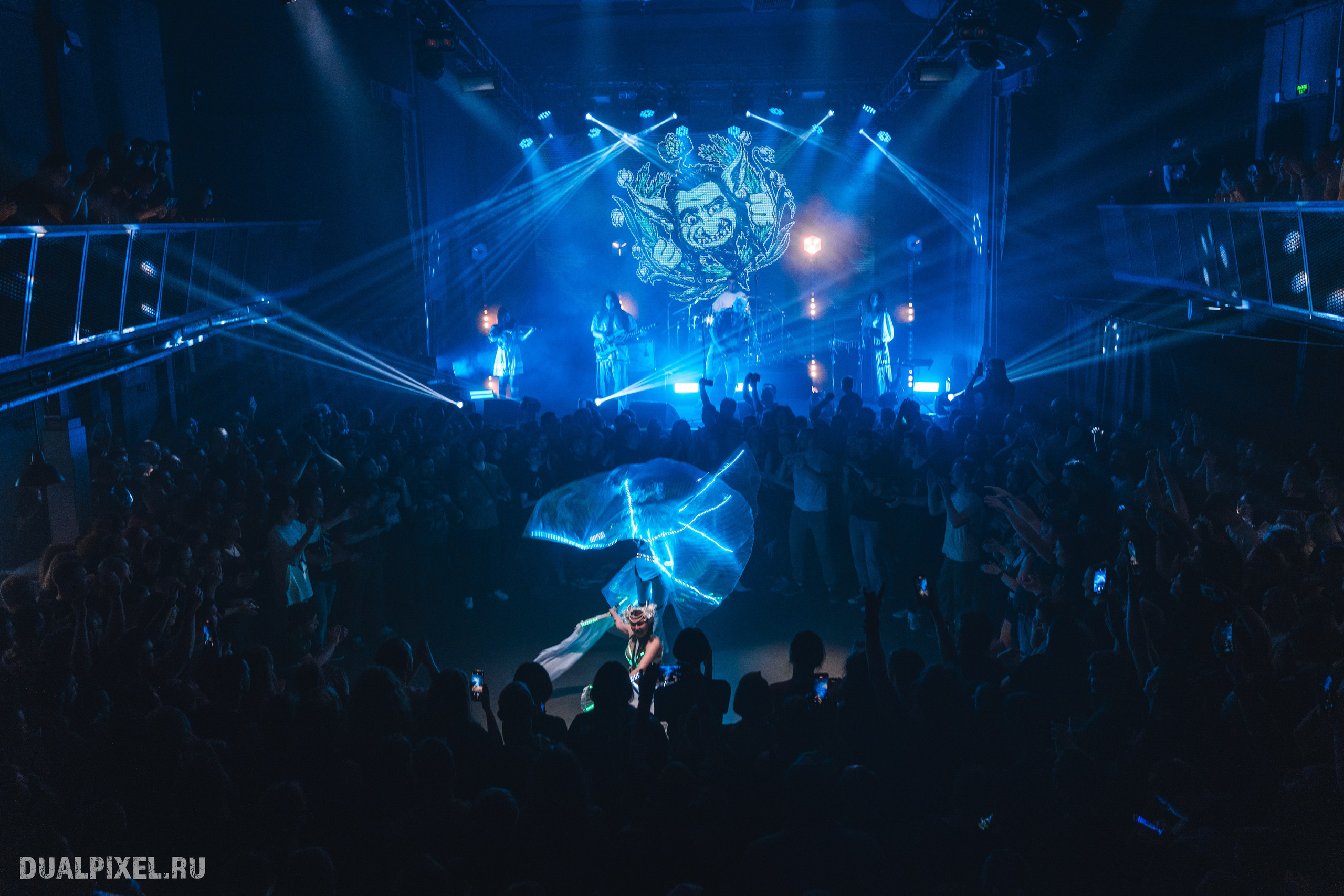 Тролль гнёт ель. Магия музыки в кадре: Концертная Фотография