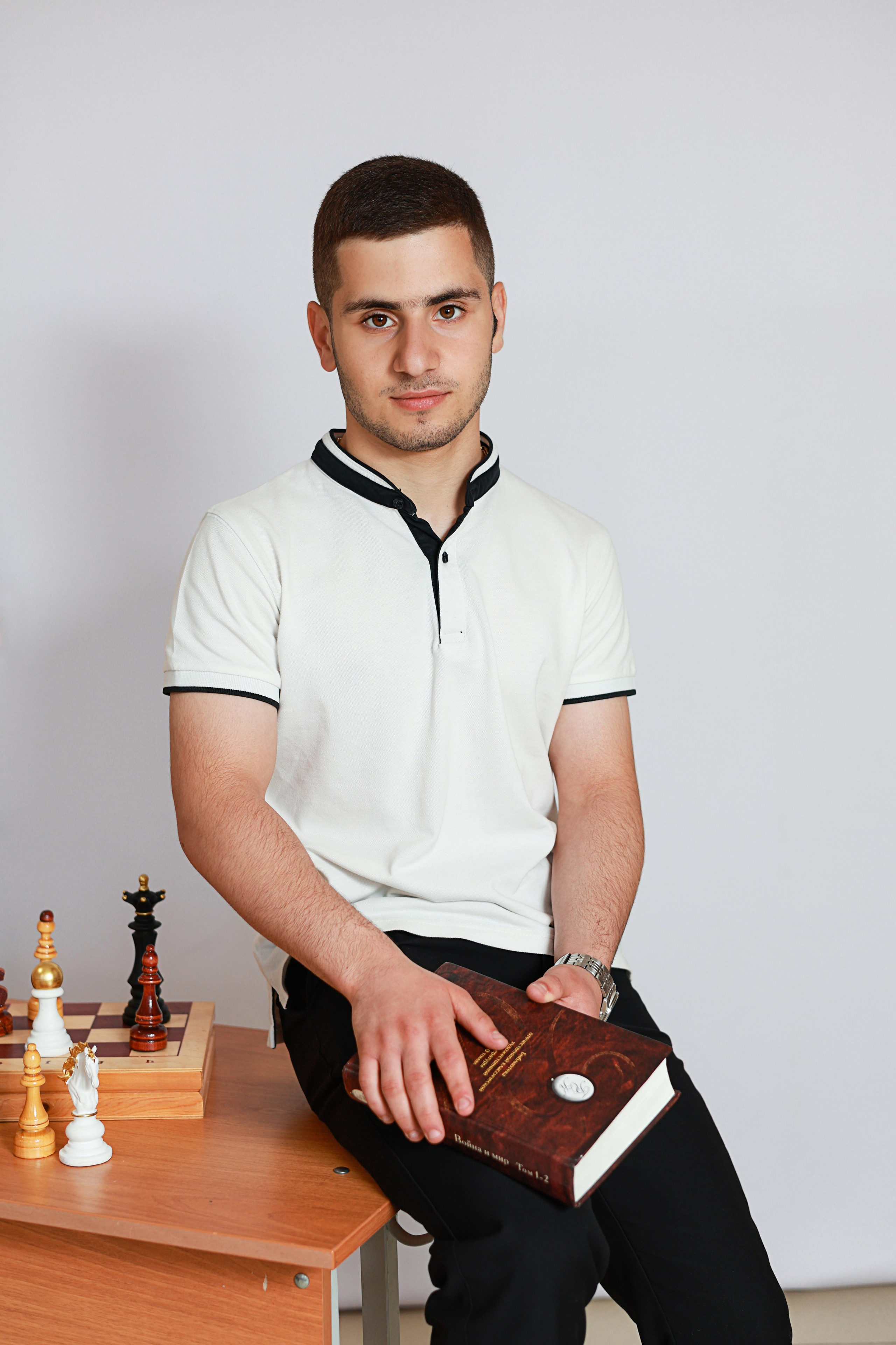 Выпускные съемки «Школа. Портреты». «ФотоЛерия» ФОТОГРАФ ВЫПУСКНЫЕ АЛЬБОМЫ