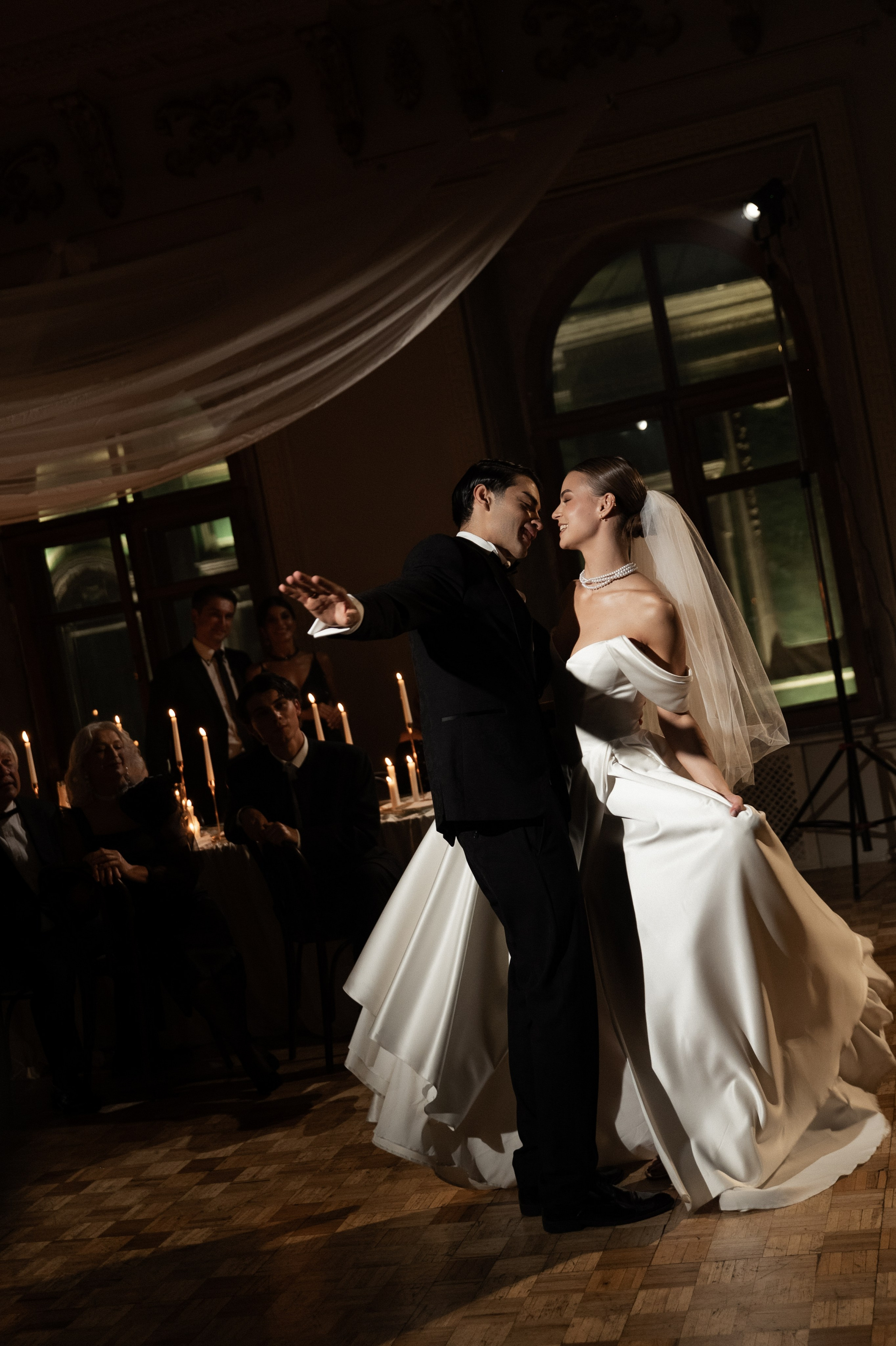 Камерный свадебный ужин при свечах в старинном особняке в фотостудии 21. Kult. Ярослава Ерина — свадебный фотограф в Москве