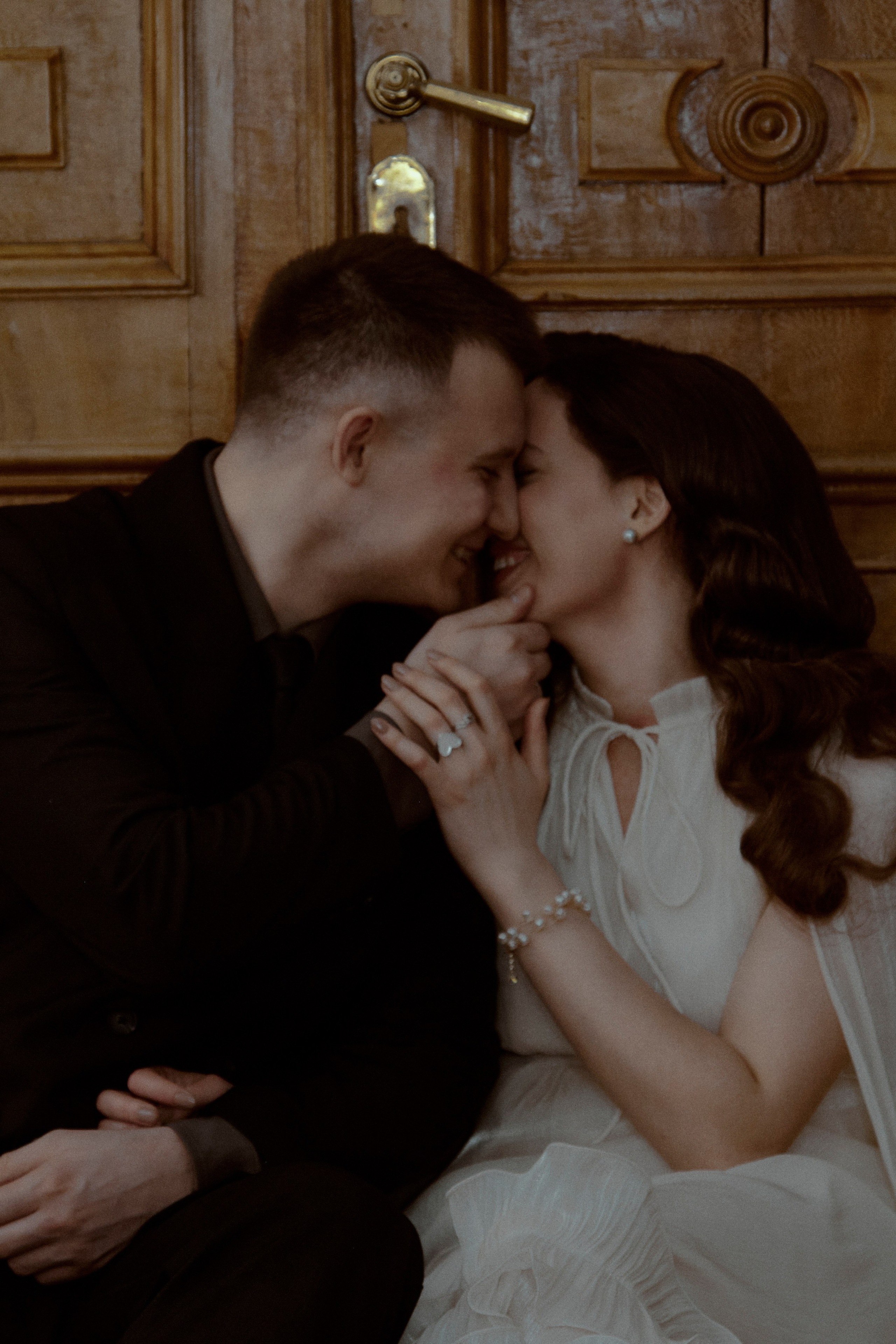 Свадебное лавстори в стенах библиотеки им. Пушкина. Свадебный фотограф в Москве Приятелева Ангелина