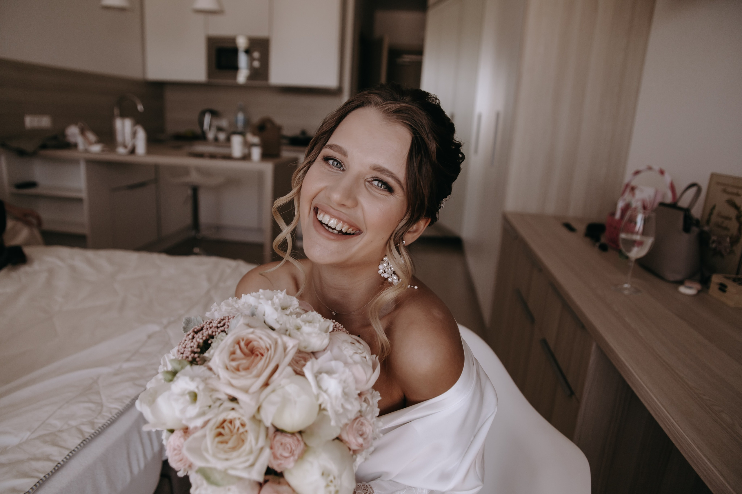 В Петербург приезжают жениться. Свадебный и семейный фотограф Арина Кулёва