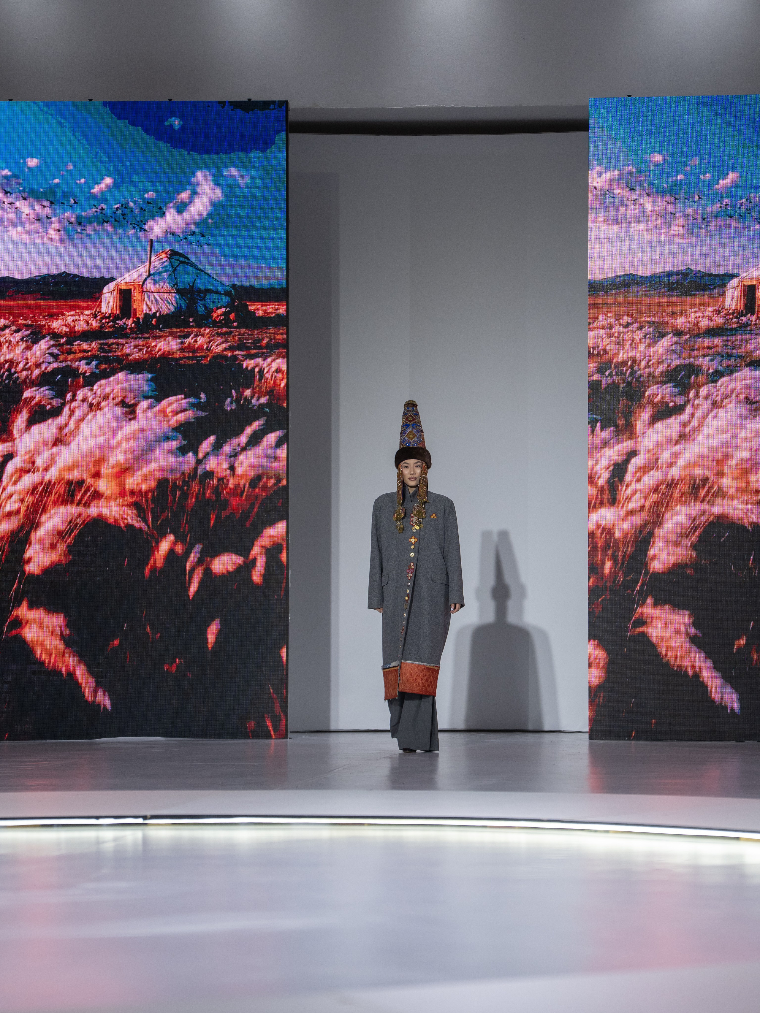 Дизайнер Aida Kaumenova. Сайт Алматинского НЮ АРТ, будуар и фэшн фотографа Дениса Карпенко