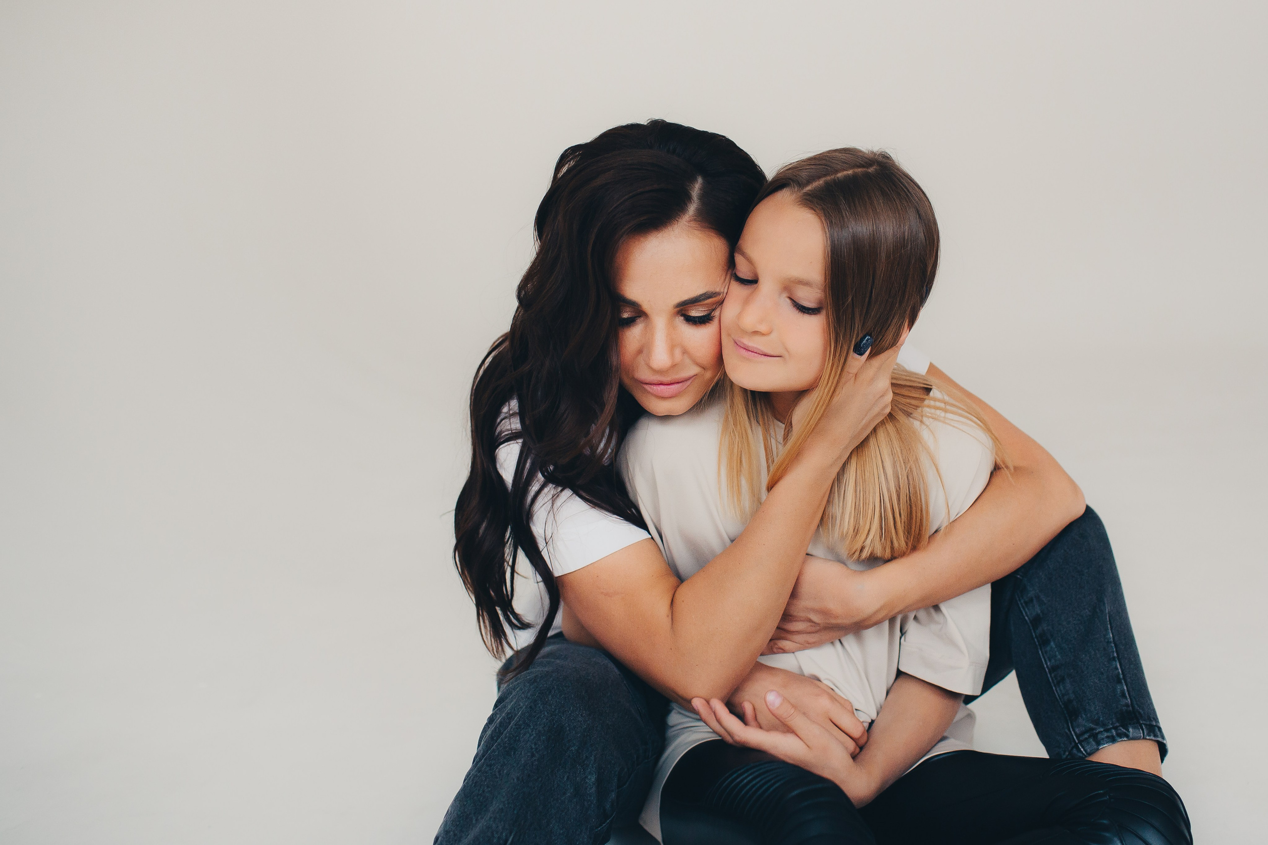 Семейная съёмка на белом фоне. Фотограф Евгения Мальцева, Архангельск