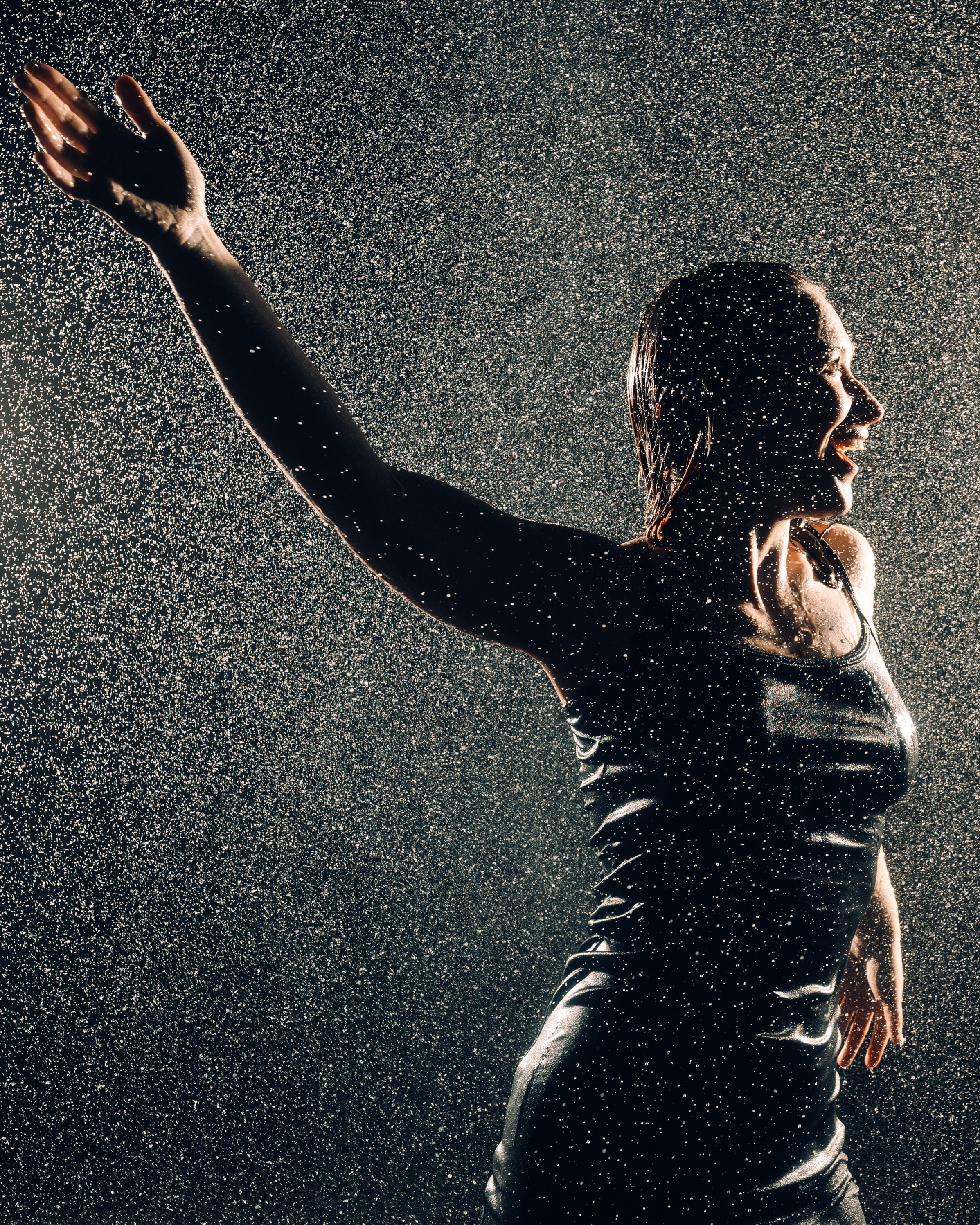 Съёмка в фотостудии с дождём. Фотоведьма Дарья Нечинская