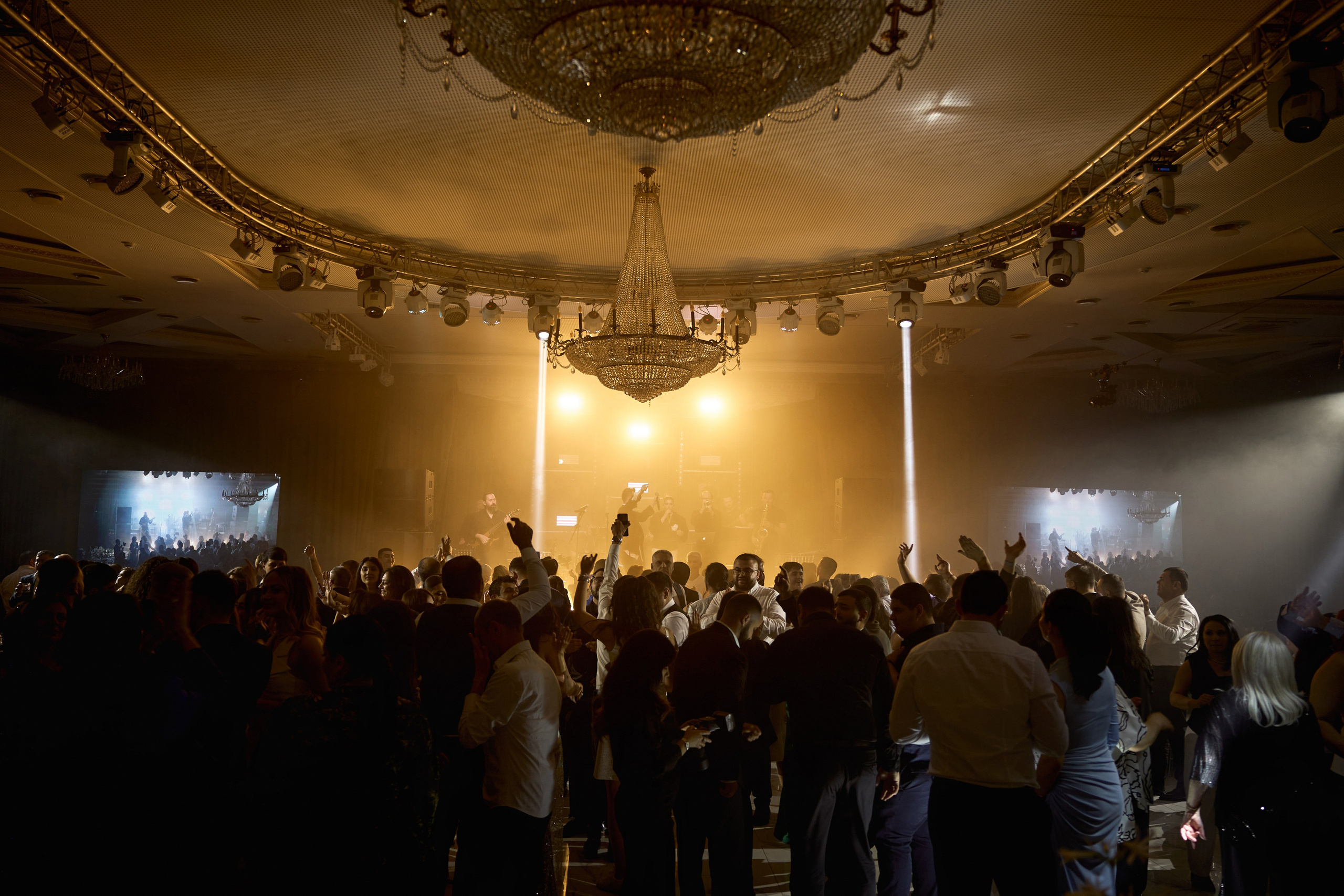 Лучшие свадебные фотографы Краснодара ТВИНС СТУДИО в Zagarro на Армянской свадьбе!. ТВИНС СТУДИО — лучшие свадебные фотографы и видеографы в Краснодаре