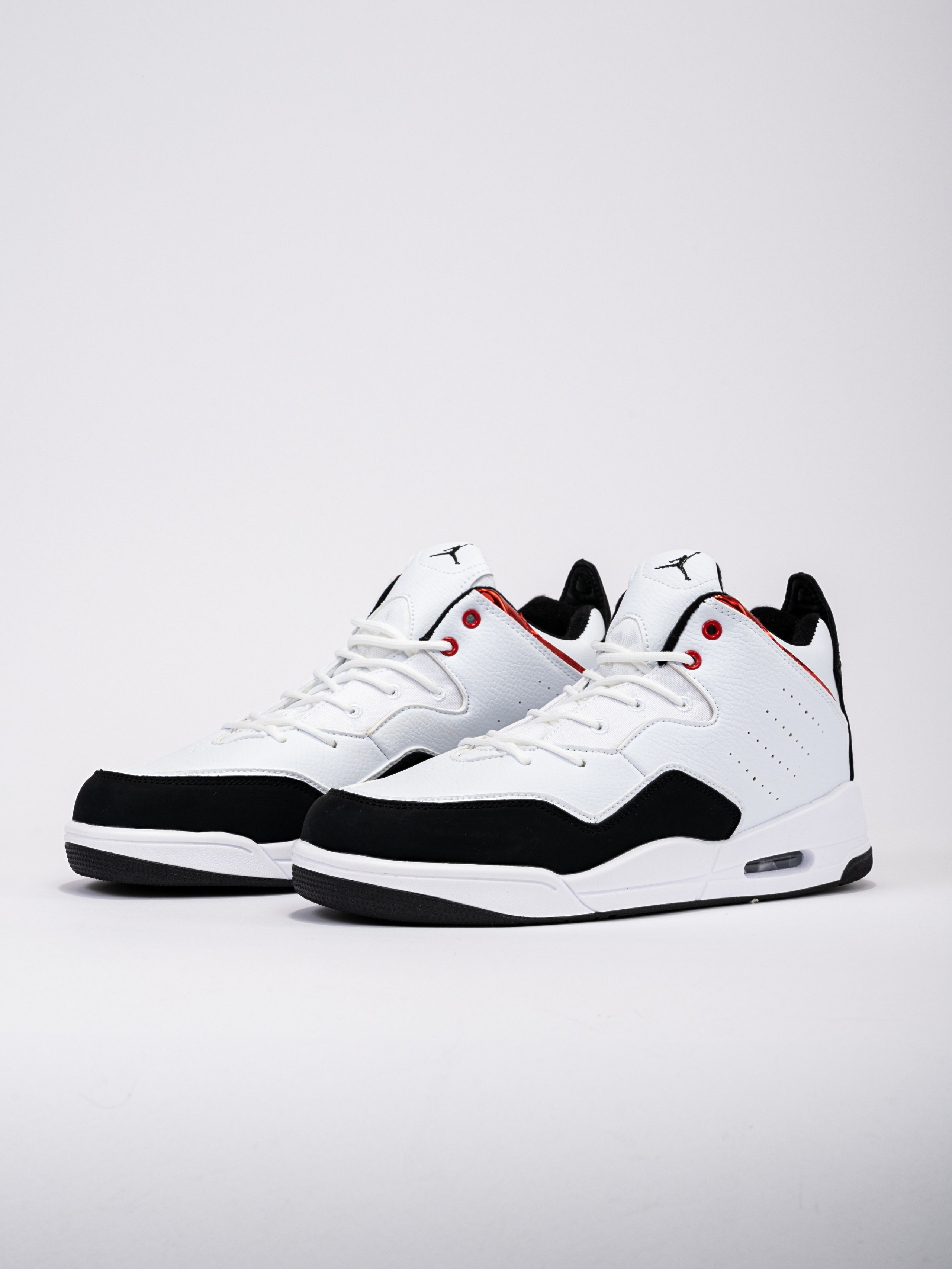 2023.10.24 — Фото кроссовок. Студия рекламной и предметной съемки товаров WELKO Studio