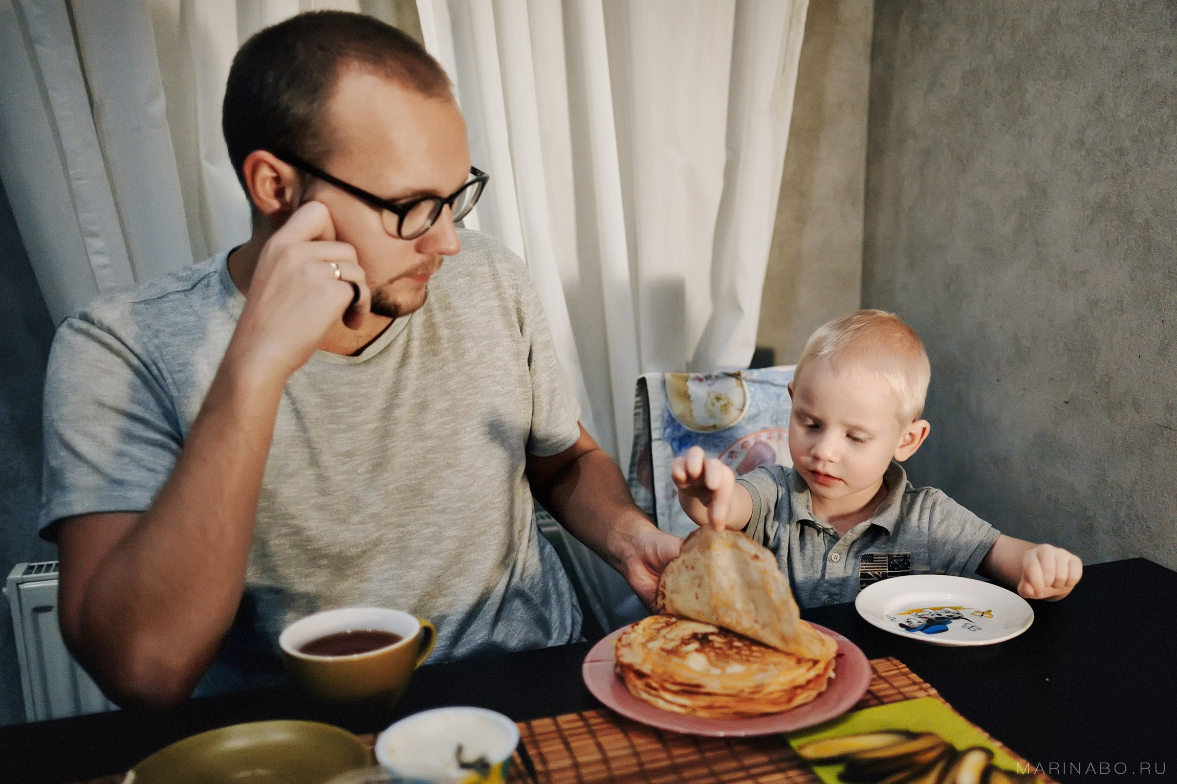 В гостях, новогодняя, домашняя фотосъемка в Санкт-Петербурге. Семейный Lifestyle фотограф в Санкт-Петербурге Марина Бокшицкая