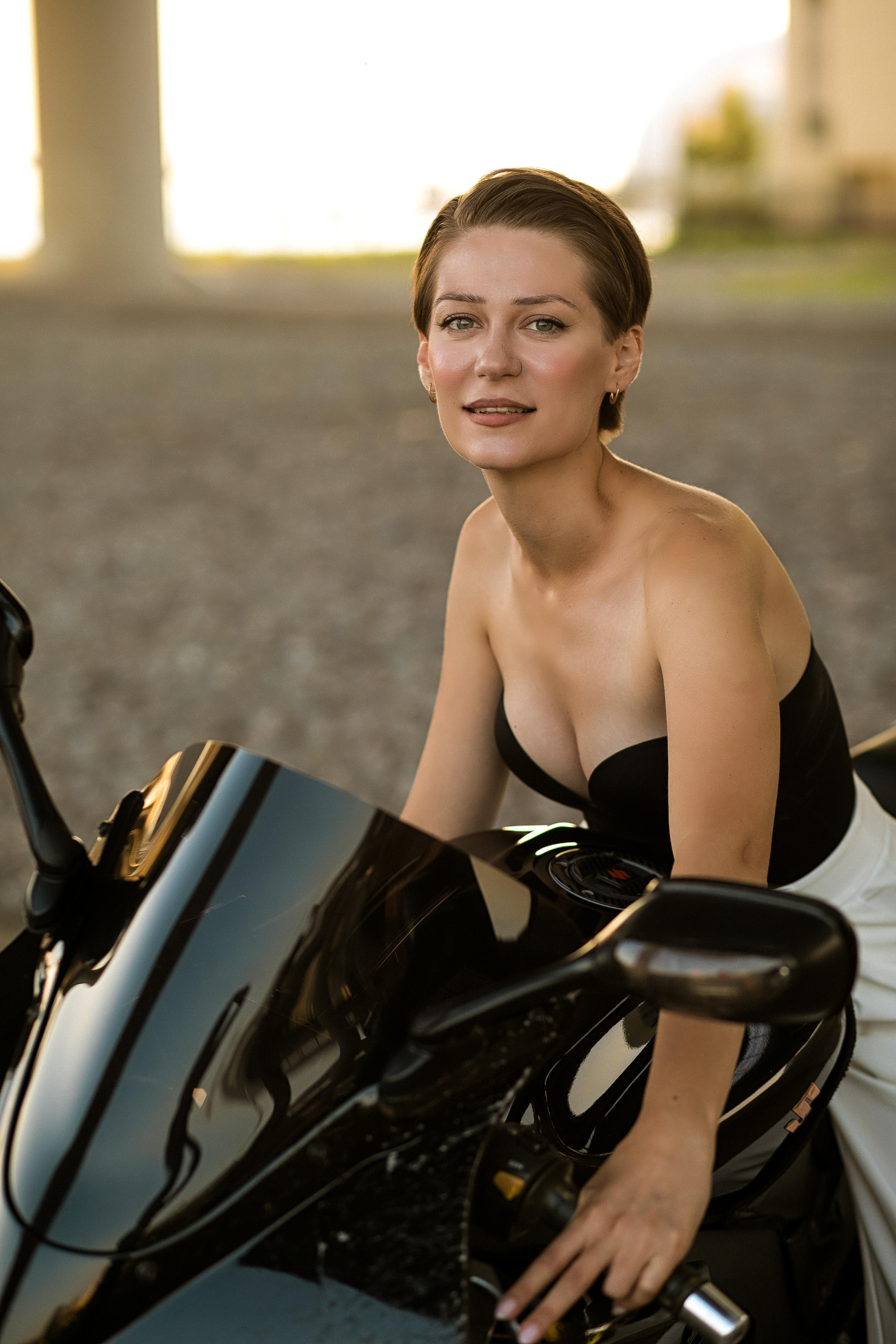 Фотосессия на мотоцикле для девушки. Семейный и свадебный фотограф в Санкт-Петербурге Таша Семёнова