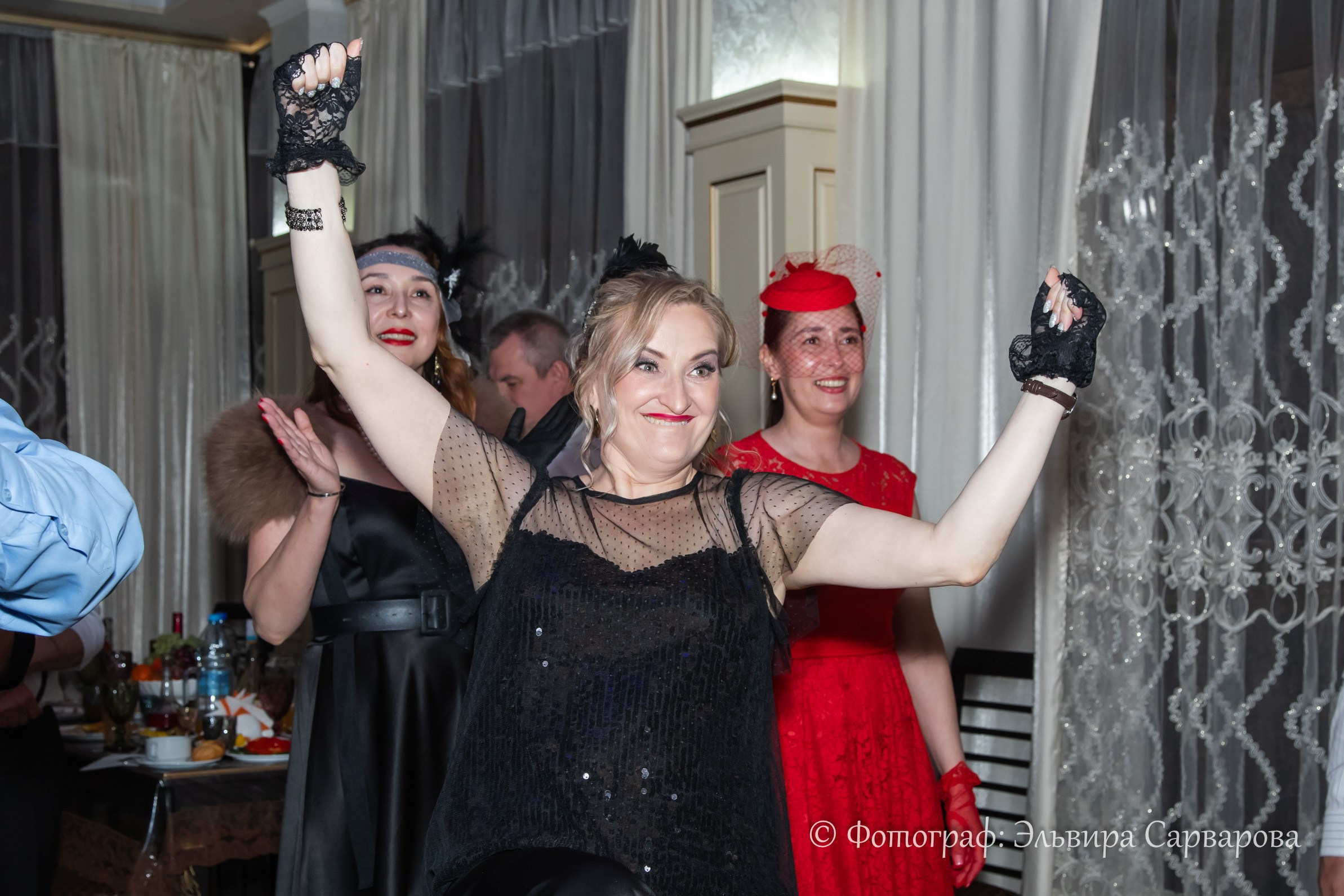 Гангстерская вечеринка в стиле 1920-х. Репортажный Фотограф