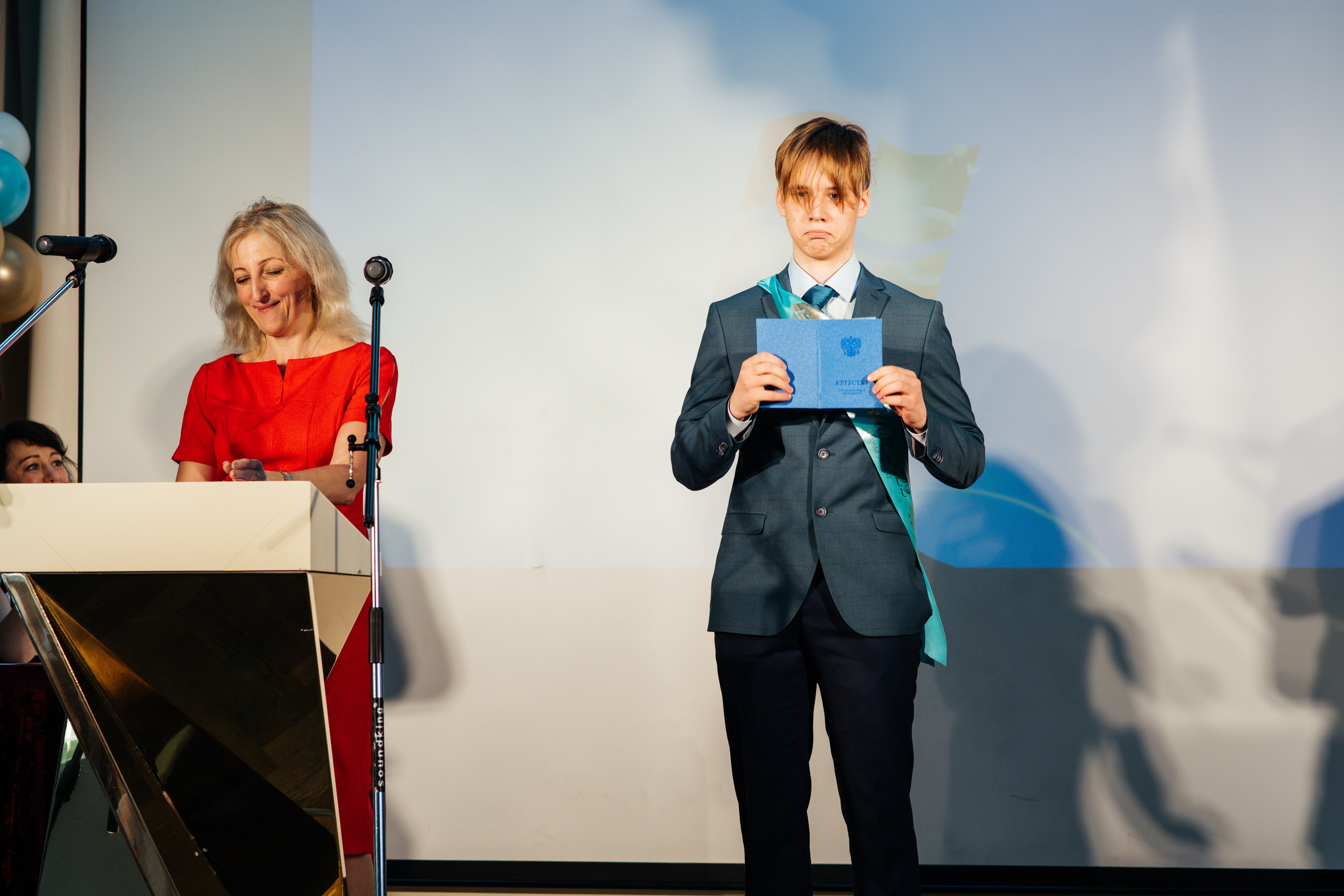 Вручение аттестатов. Выпускные альбомы в Подольске Москве и МО