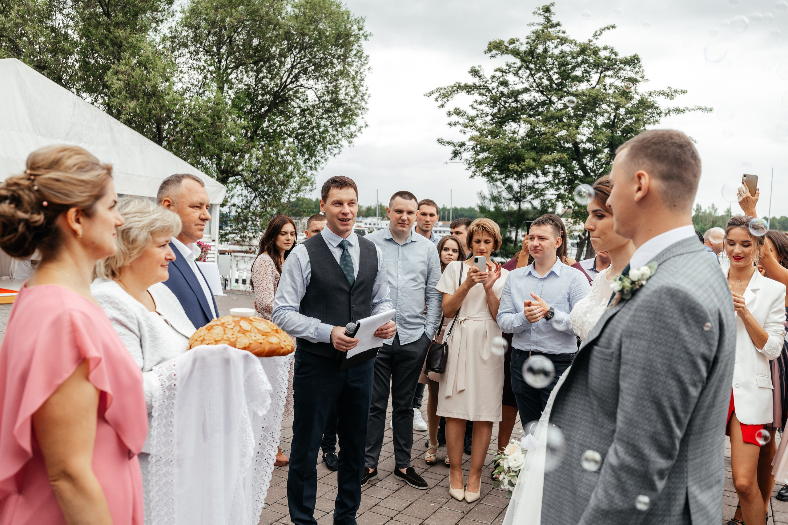 Ведущий и Вокалист Александр Узунов в Москве и Московской области