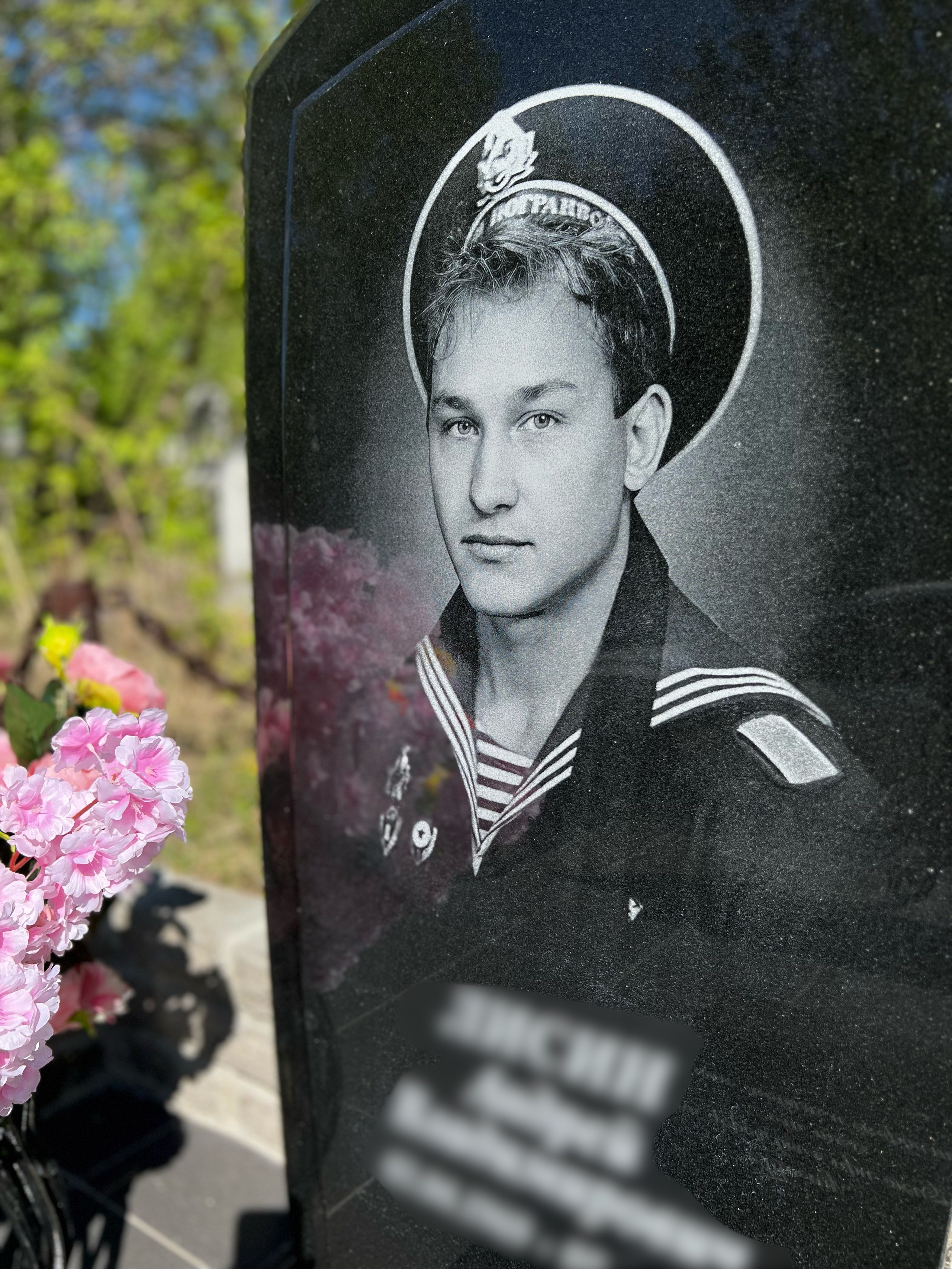 Гравировка от наших художников. ГРАНИТ26 Ритуальные услуги Железногорск. Благоустройство могил, продажа памятников