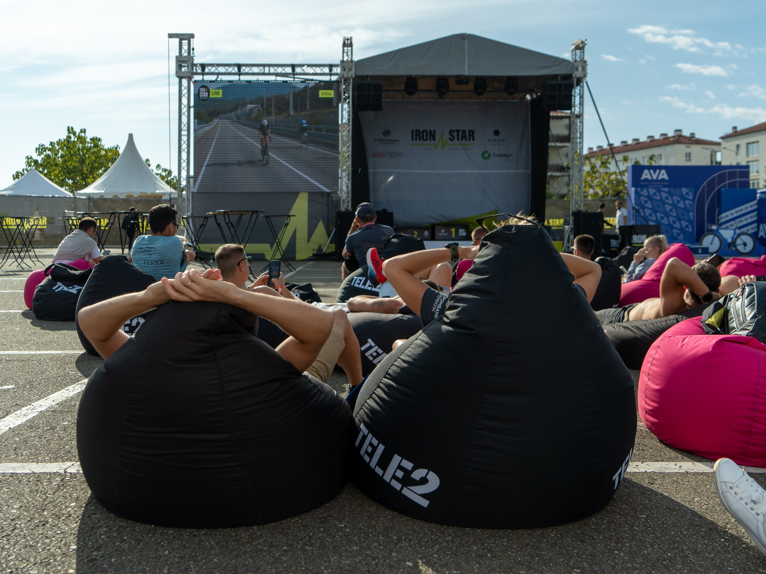 Фотоотчет партнерской интеграции для компании TELE2 на фестивале Ironstar. Репортажный фотограф в Красной Поляне и Сочи Павлюченко Екатерина