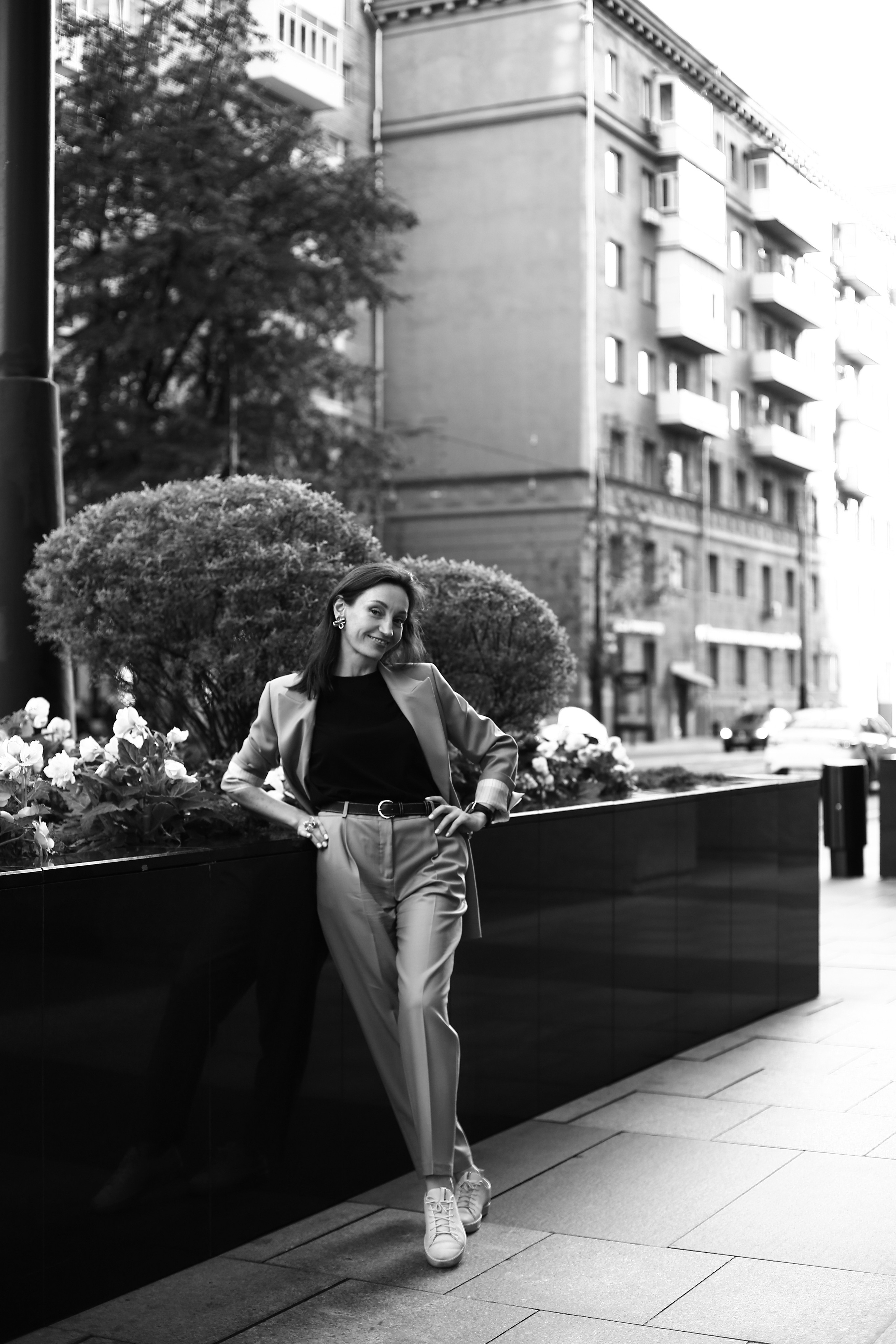 Стрит прогулка с фотографо, бизнес портрет девушки