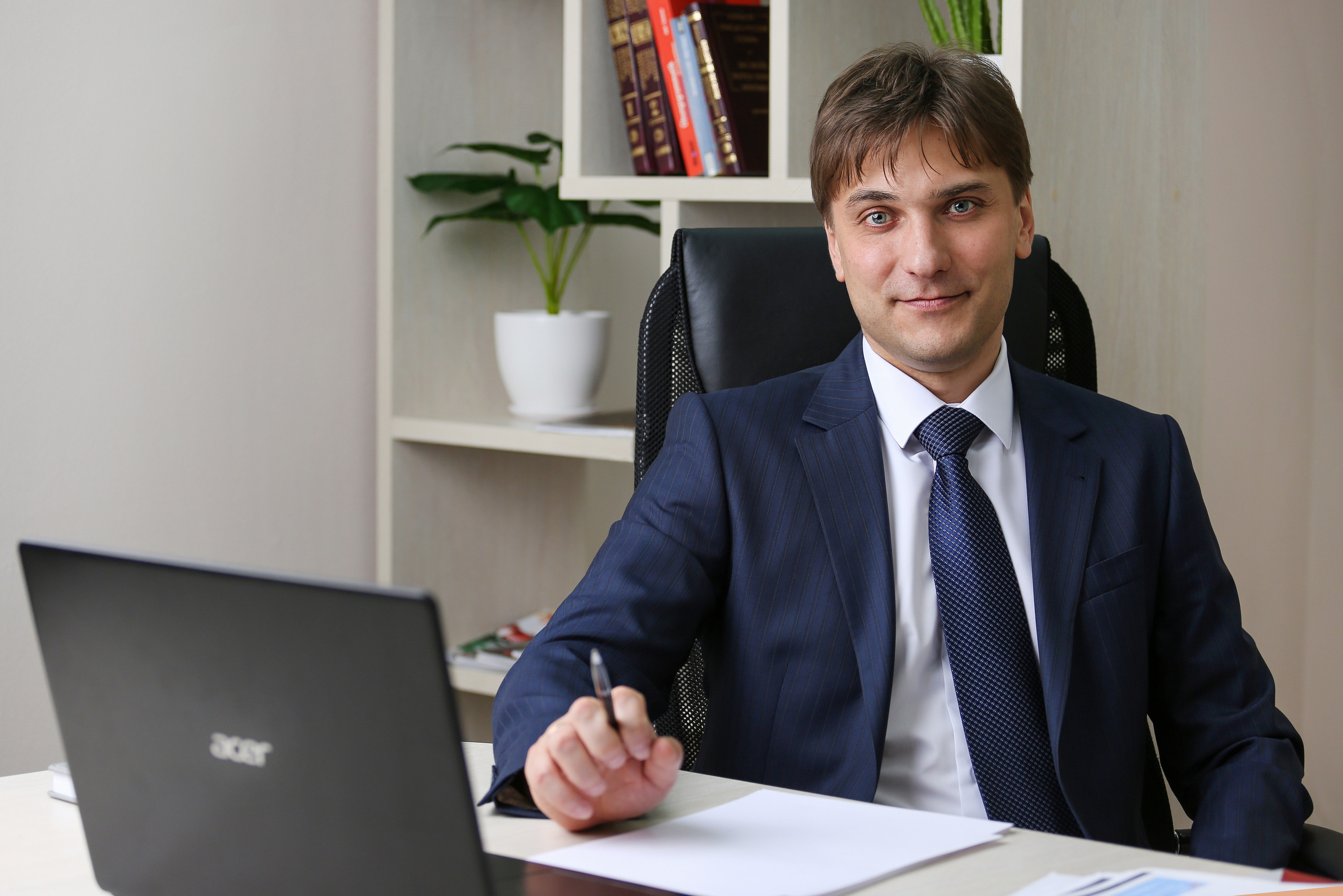 Портрет мужчина в рабочей обстановке