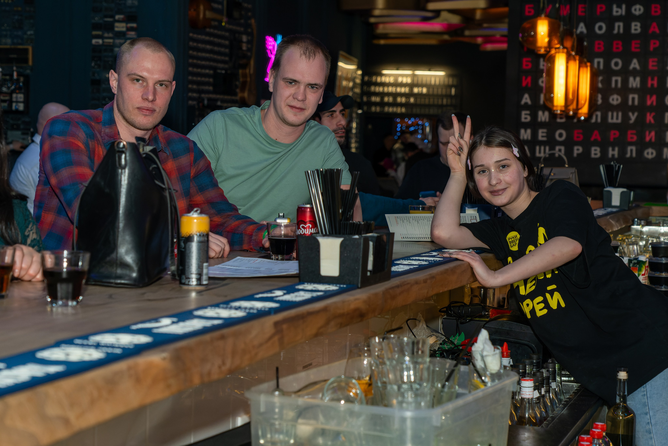 Съёмка в клубе, бар руки вверх, клубная фотосессия. «Студия DRONAVT`s» — видеосъёмка и фотография г. Москва