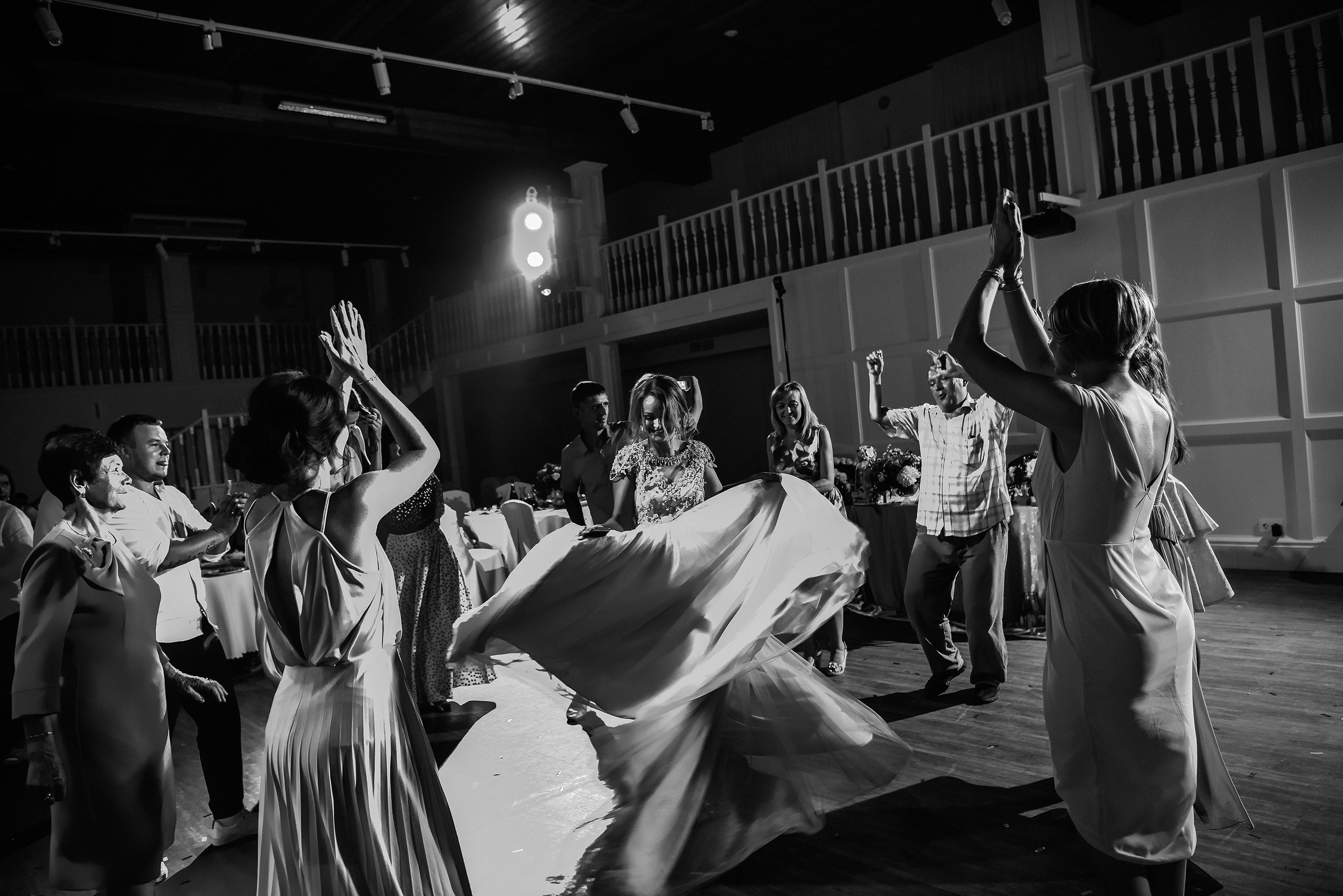 💐 Радик и Яна — душевная загородная свадьба в Villatic | Теплые фото под Красноярском. 📸 Свадебный и семейный фотограф в Красноярске Тихомиров Евгений | 17 лет опыта | 800+ свадеб