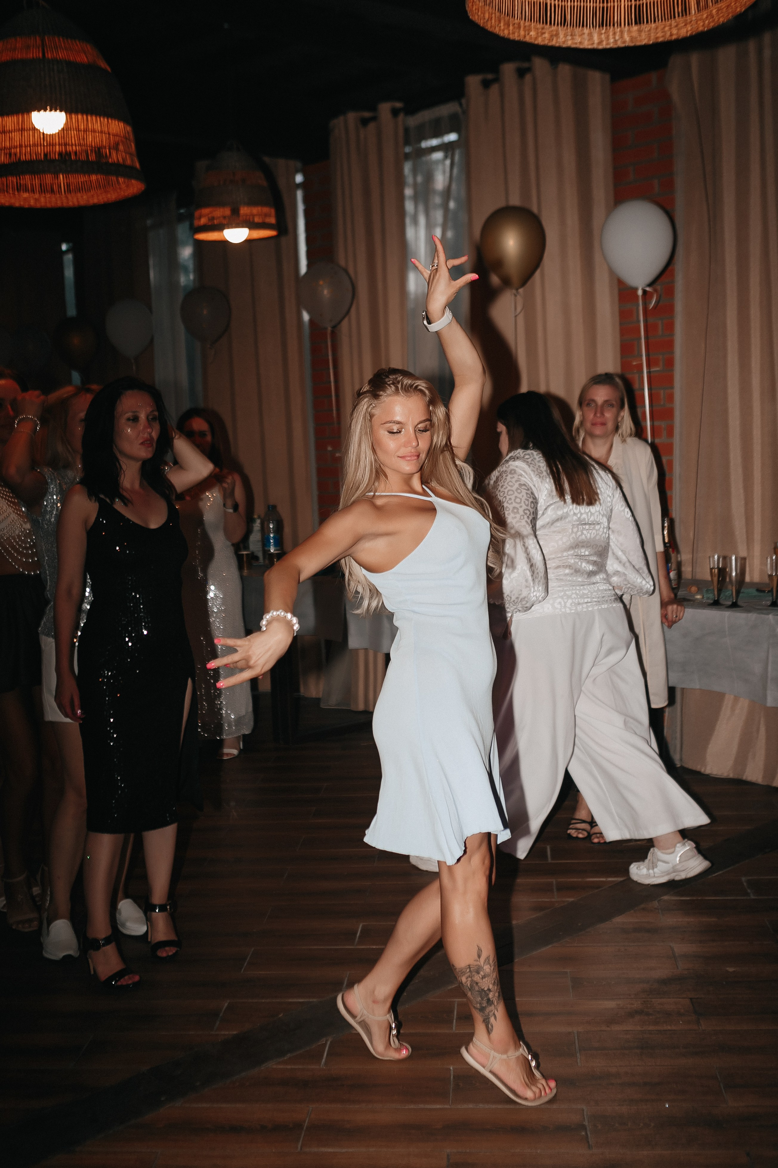 Репортаж с вечеринки в яхт клубе. Главная