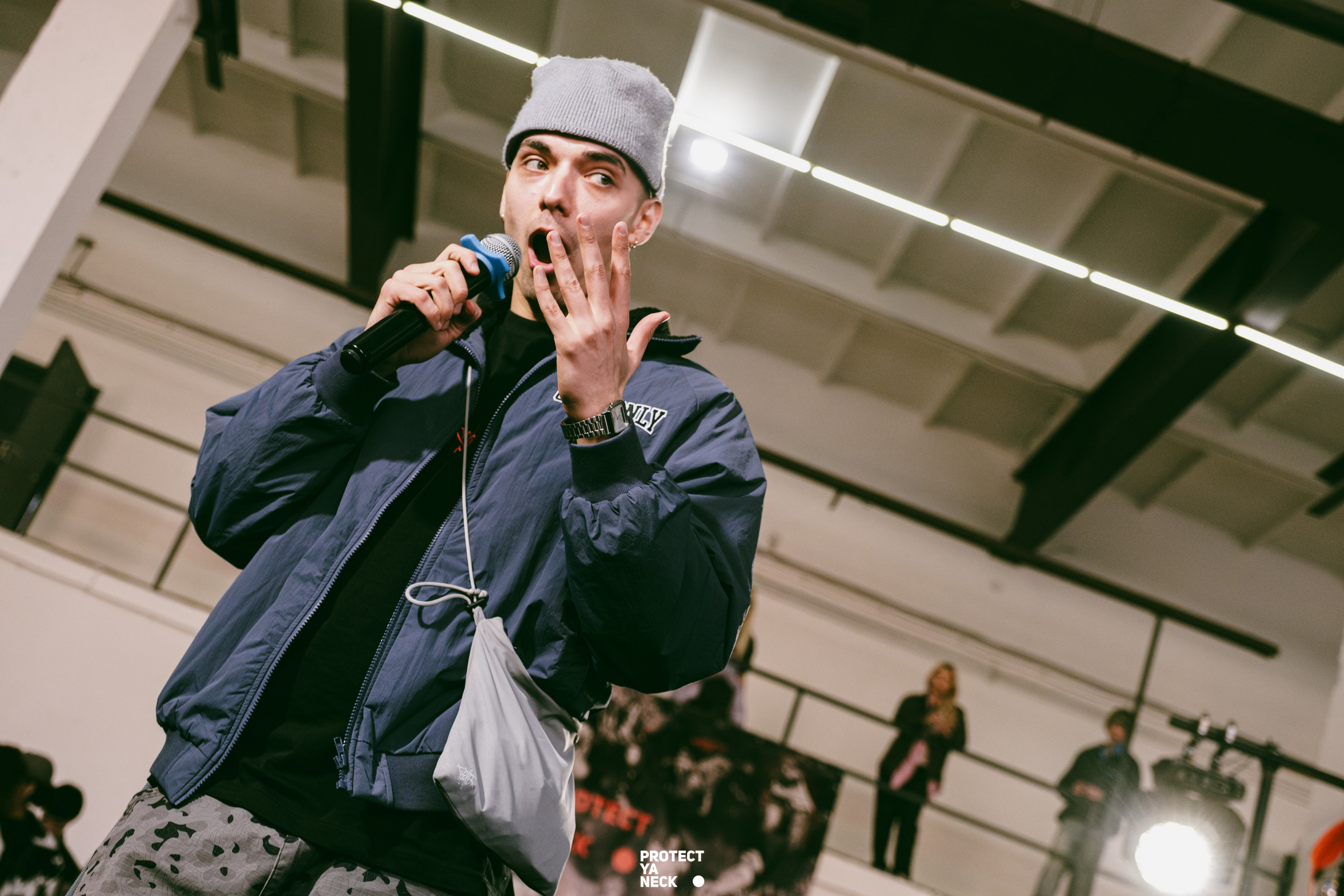 PROTECT YA NECK 22/03 (@youlovebu). Соня бу тебя сфоткала