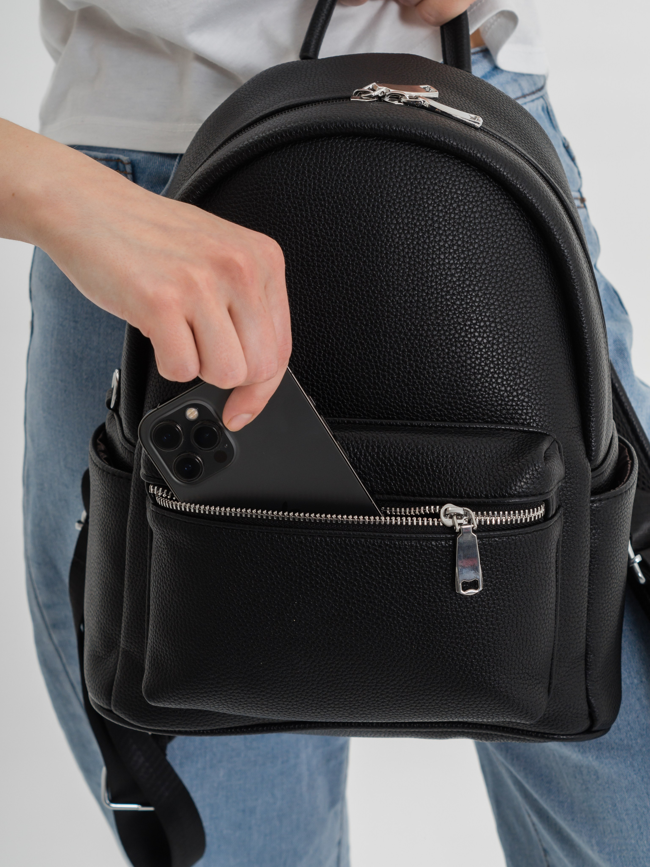 Съемка женского рюкзака для маркетплейсов озон и валберис. Фотограф Оксана Токарева Ижевск