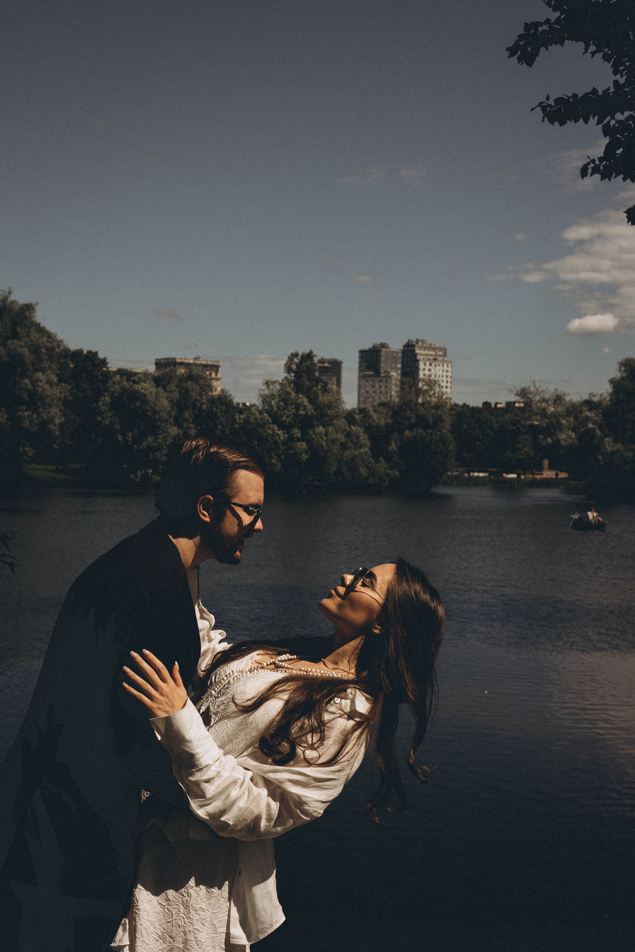 СВАДЕБНАЯ СЬЕМКА В ПАРКЕ ПОБЕДЫ И ПРОГУЛКА ПО МОСКОВСКОМУ ПРОСПЕКТУ. Профессиональный фотограф, Санкт-Петербург — Виктория Богомолова