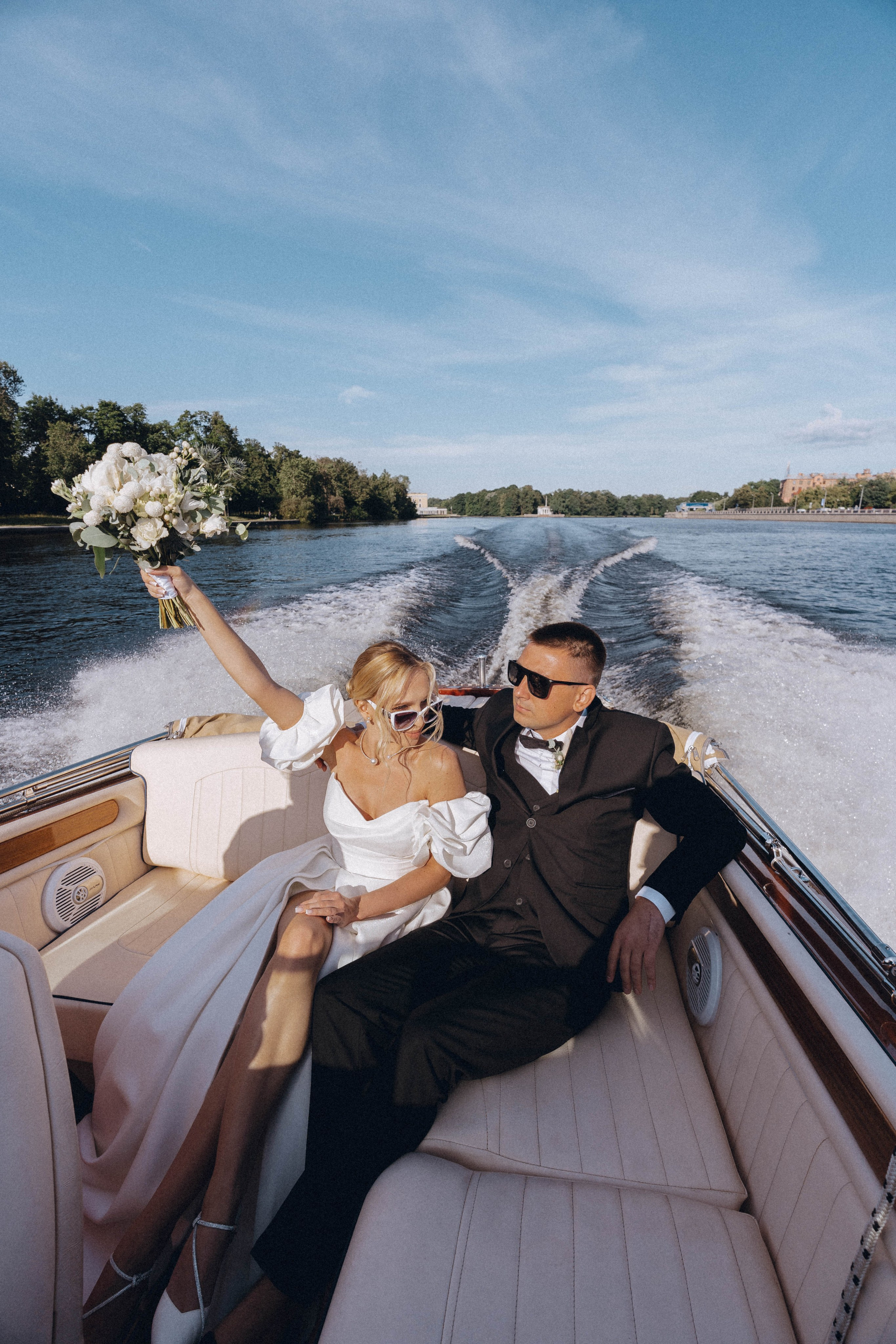 СВАДЕНБНАЯ СЬЕМКА НА КАТЕРЕ ПО КАНАЛАМ САНКТ-ПЕТЕРБУРГА И В АКВАТОРИИ НЕВЫ. Профессиональный фотограф, Санкт-Петербург — Виктория Богомолова