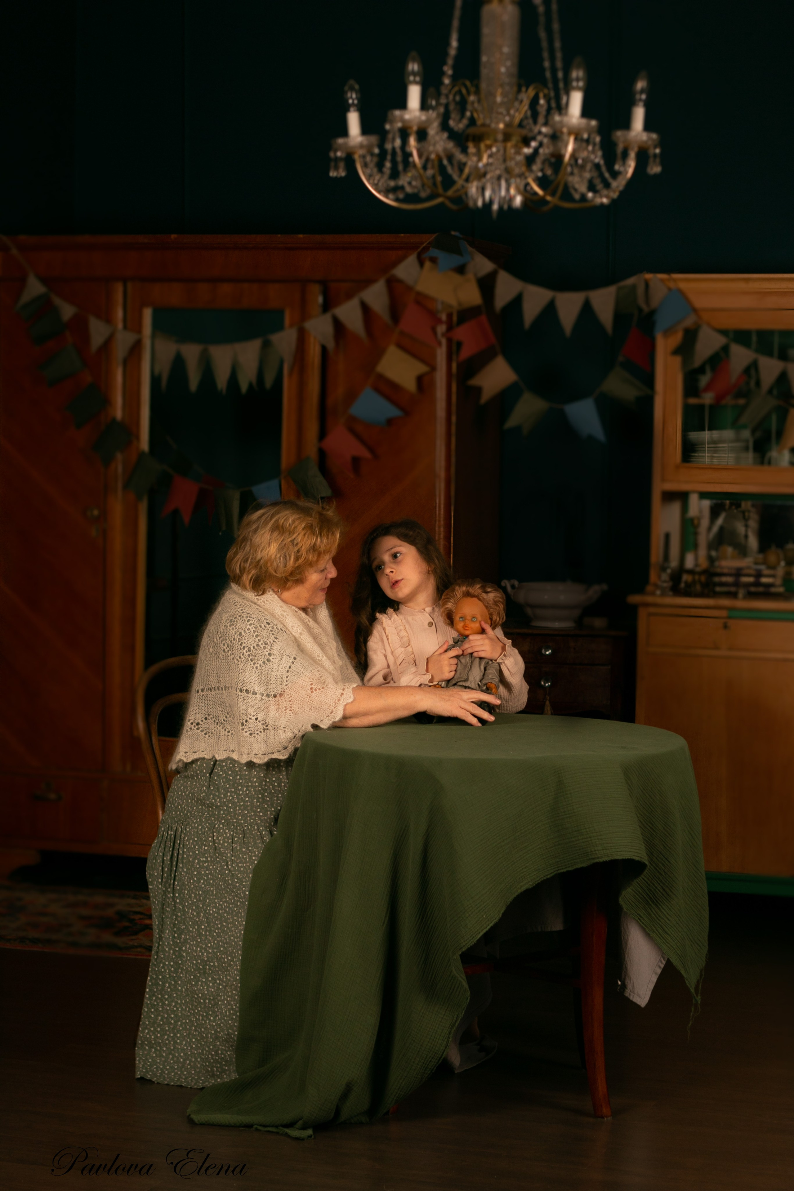 С любимой бабушкой всегда тепло… Студийная фотосессия бабушки и внучки. Семейный и детский фотограф в Санкт-Петербурге Павлова Елена