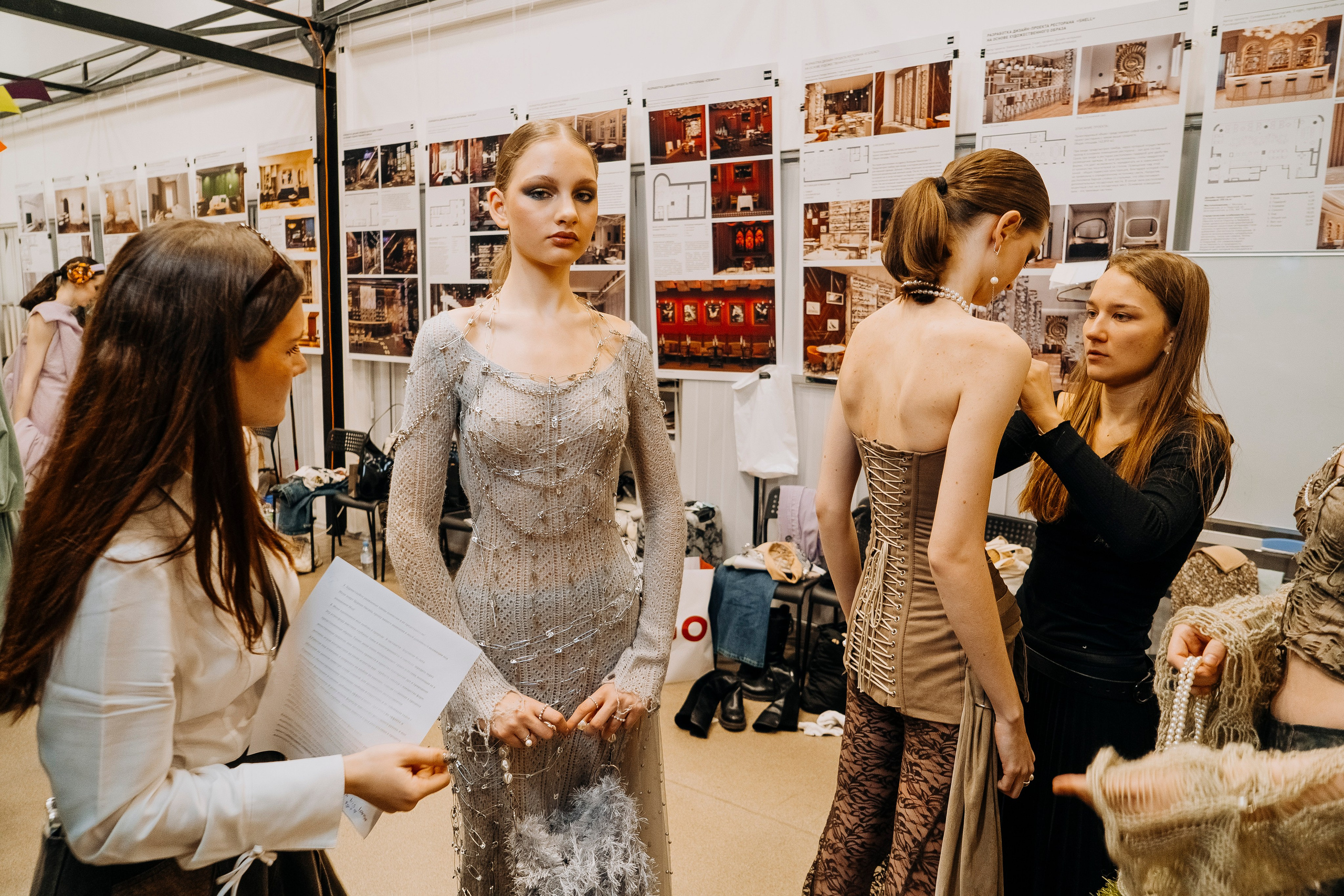 B&D FASHION SHOW: Мода как искусство. Переосмысление классики. Больше: https://sinonim.org/improve#res. Профессиональный портретный фотограф в Москве Владимир Глаголев