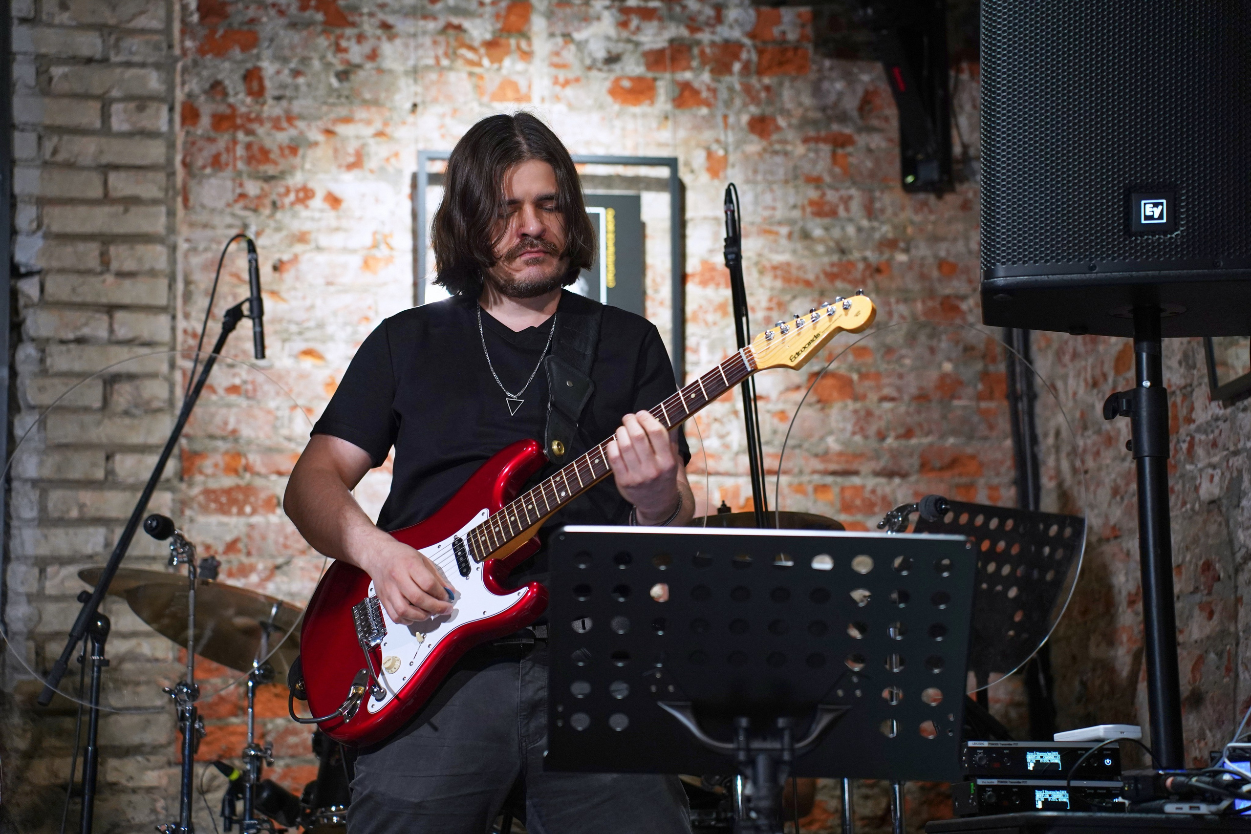 Концерт кавер группы. Фотограф