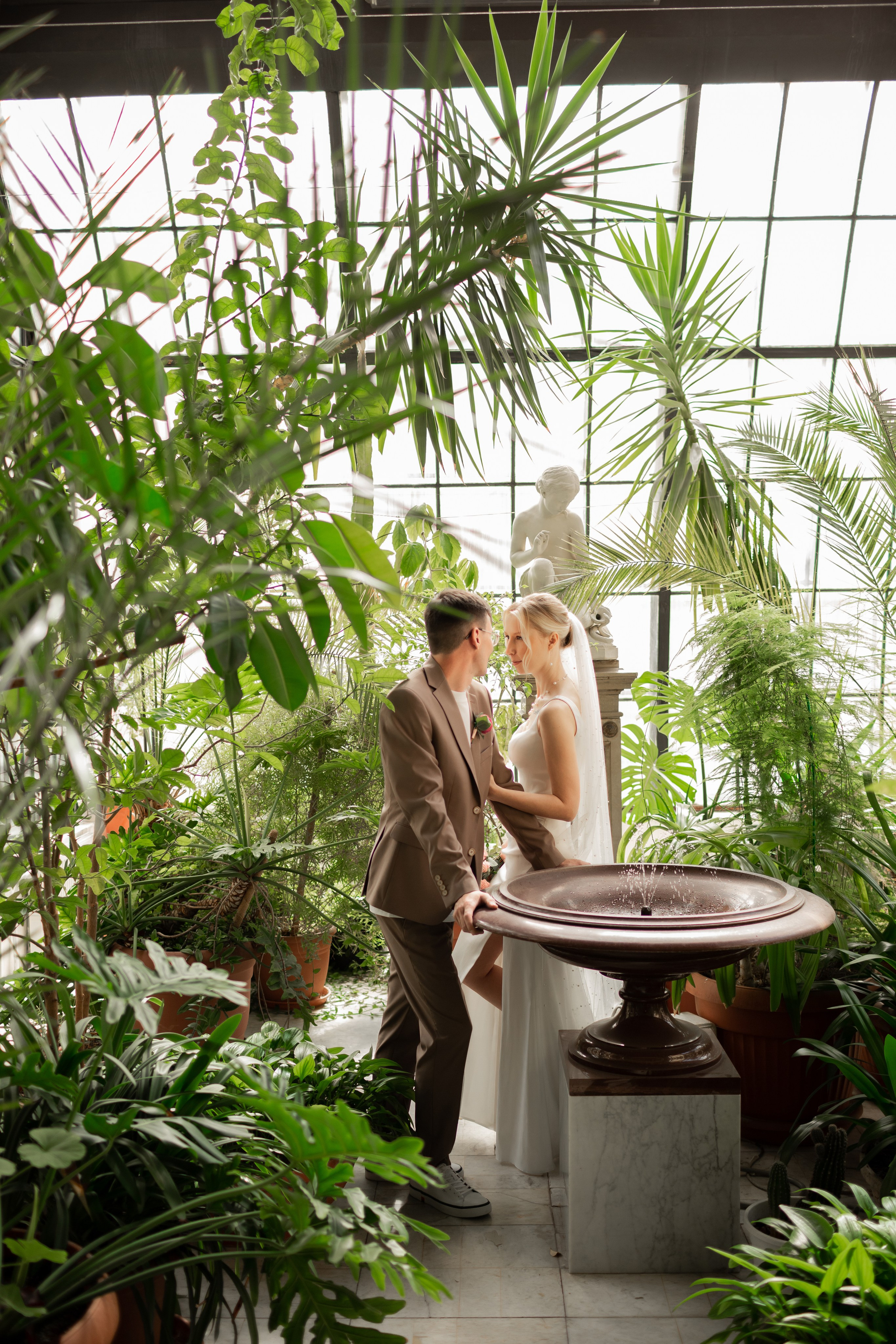 Свадебная фотосессия во дворцах Петербурга. Свадебный фотограф Кирилл Белый