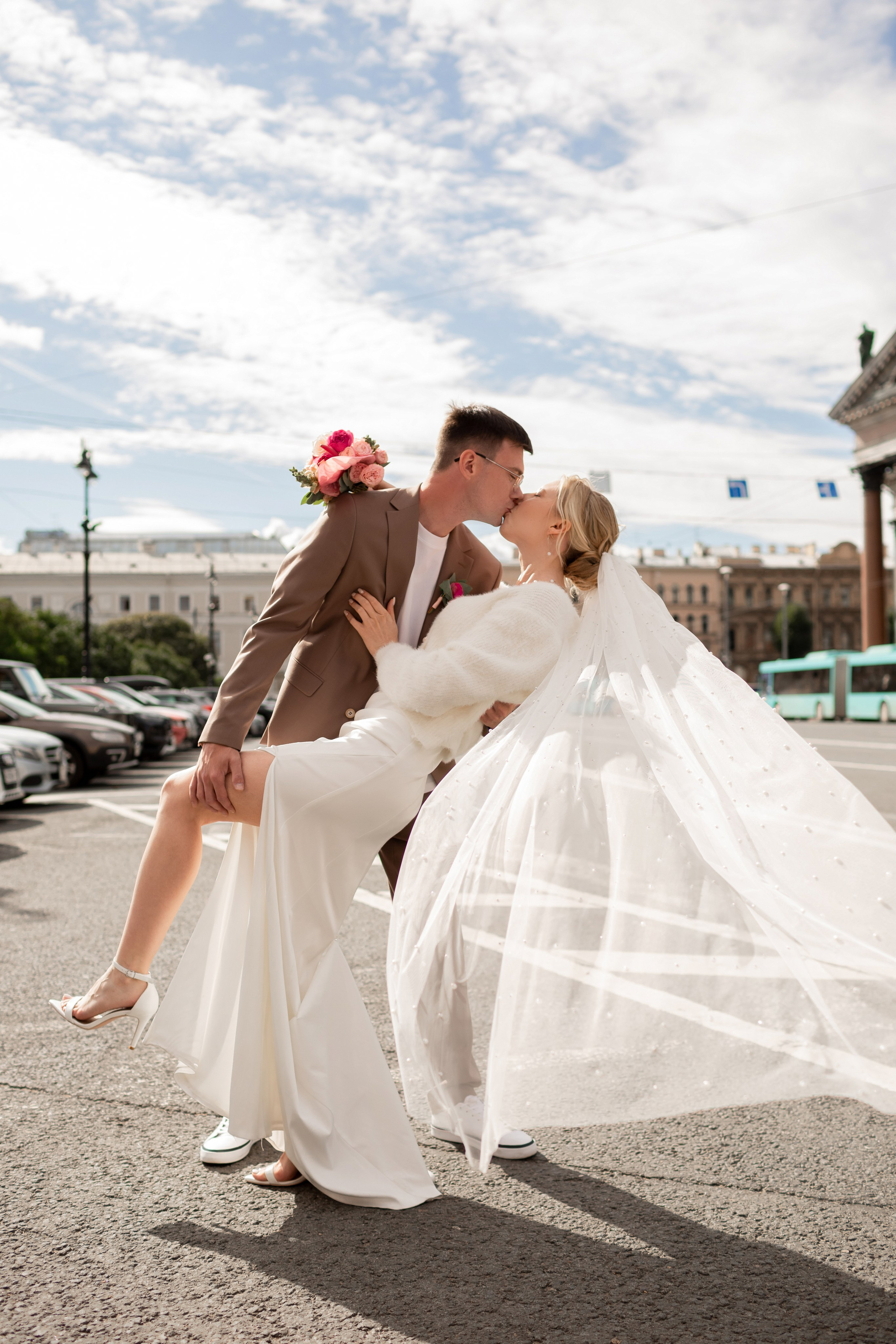 Свадебная фотосессия во дворцах Петербурга. Свадебный фотограф Кирилл Белый