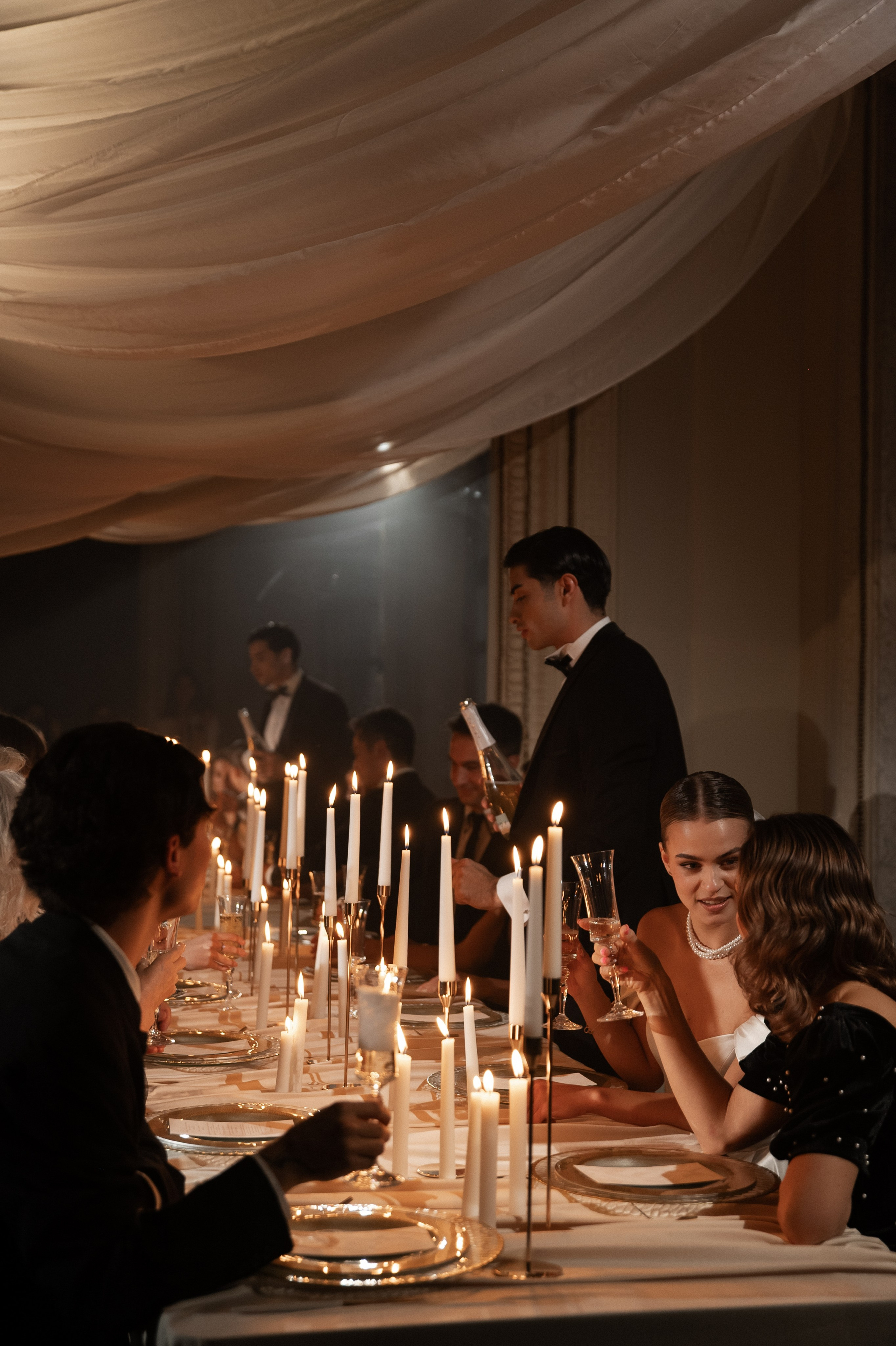 Камерный свадебный ужин при свечах в старинном особняке в фотостудии 21. Kult. Ярослава Ерина — свадебный фотограф в Москве