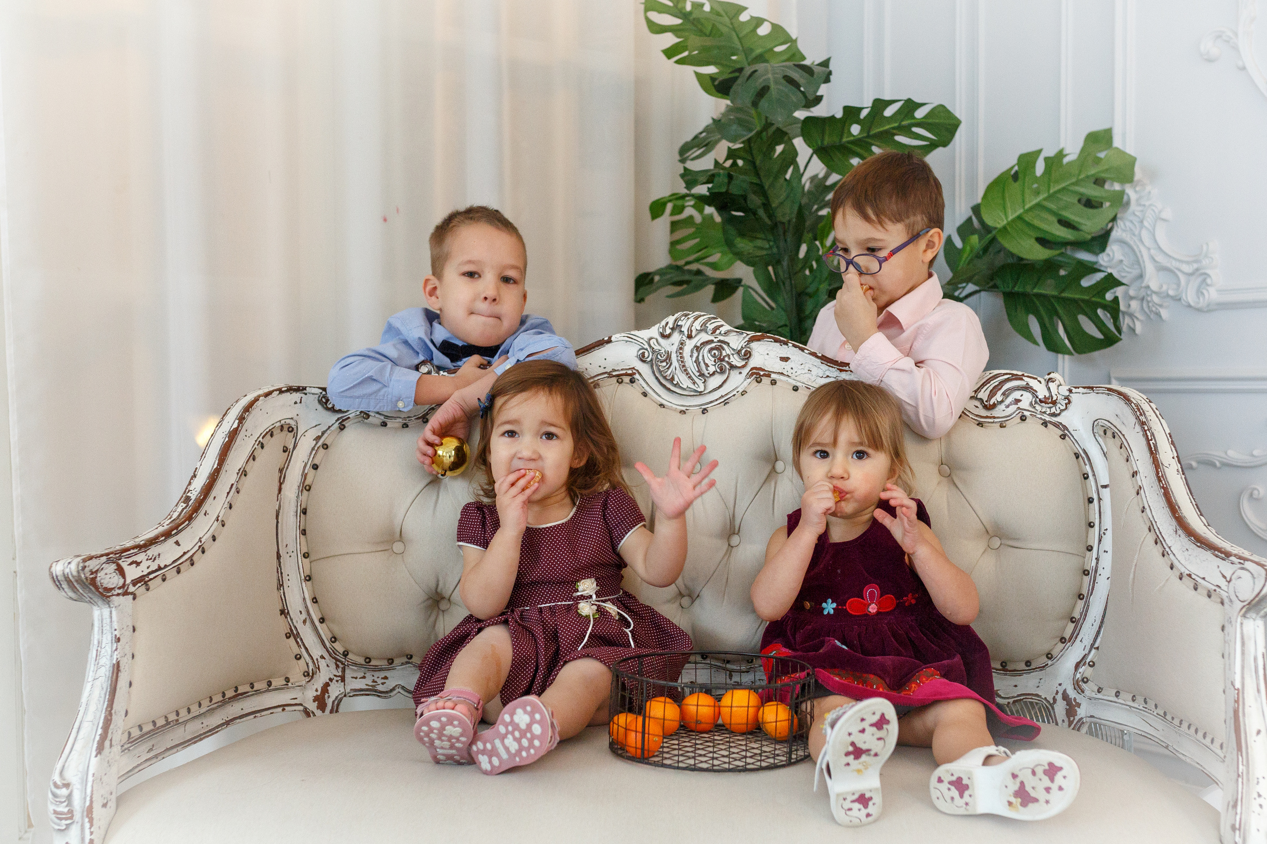 Дети, елка, мандарины. Cемейный и женский фотограф в Москве Маргарита Аракчеева