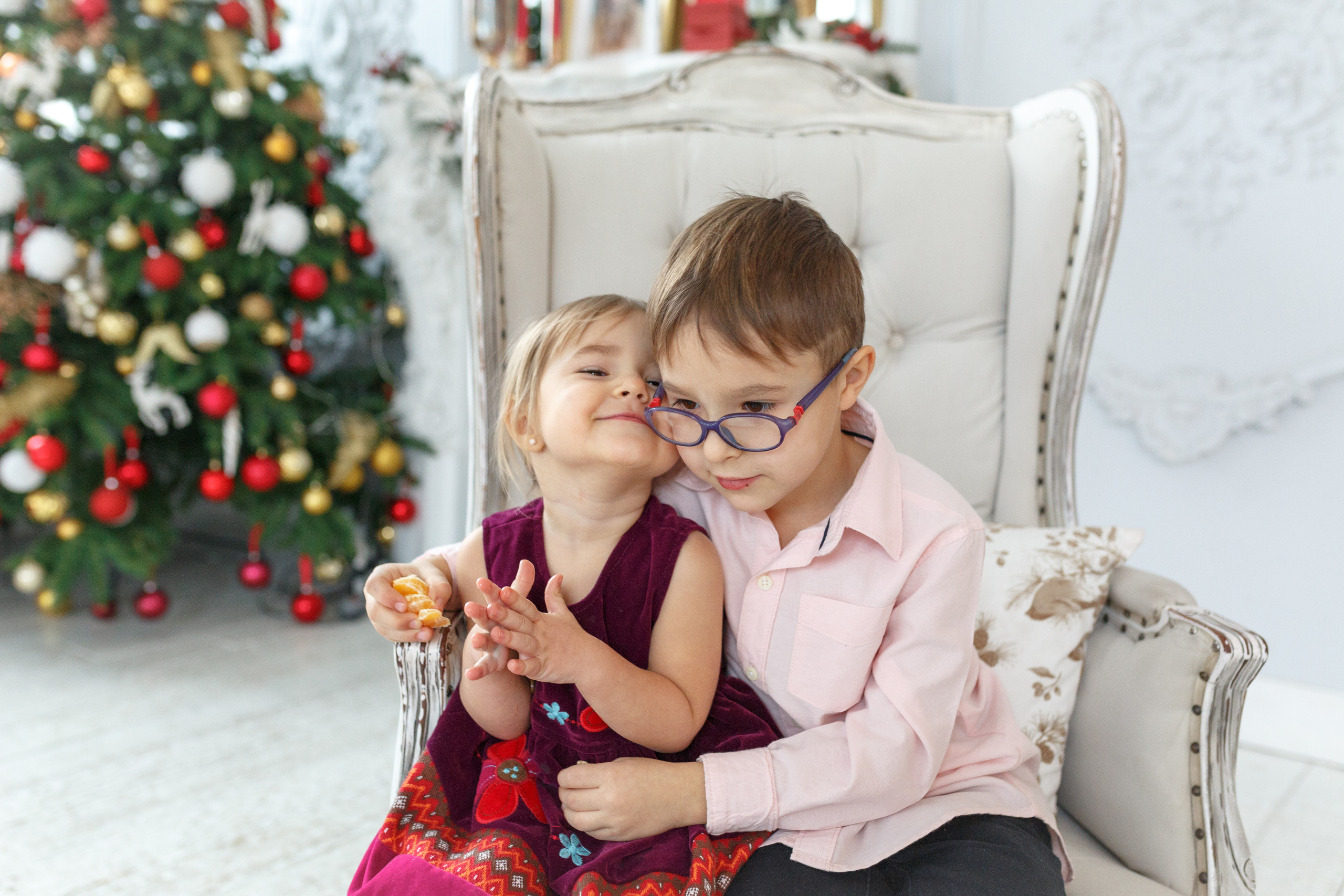 Дети, елка, мандарины. Cемейный и женский фотограф в Москве Маргарита Аракчеева