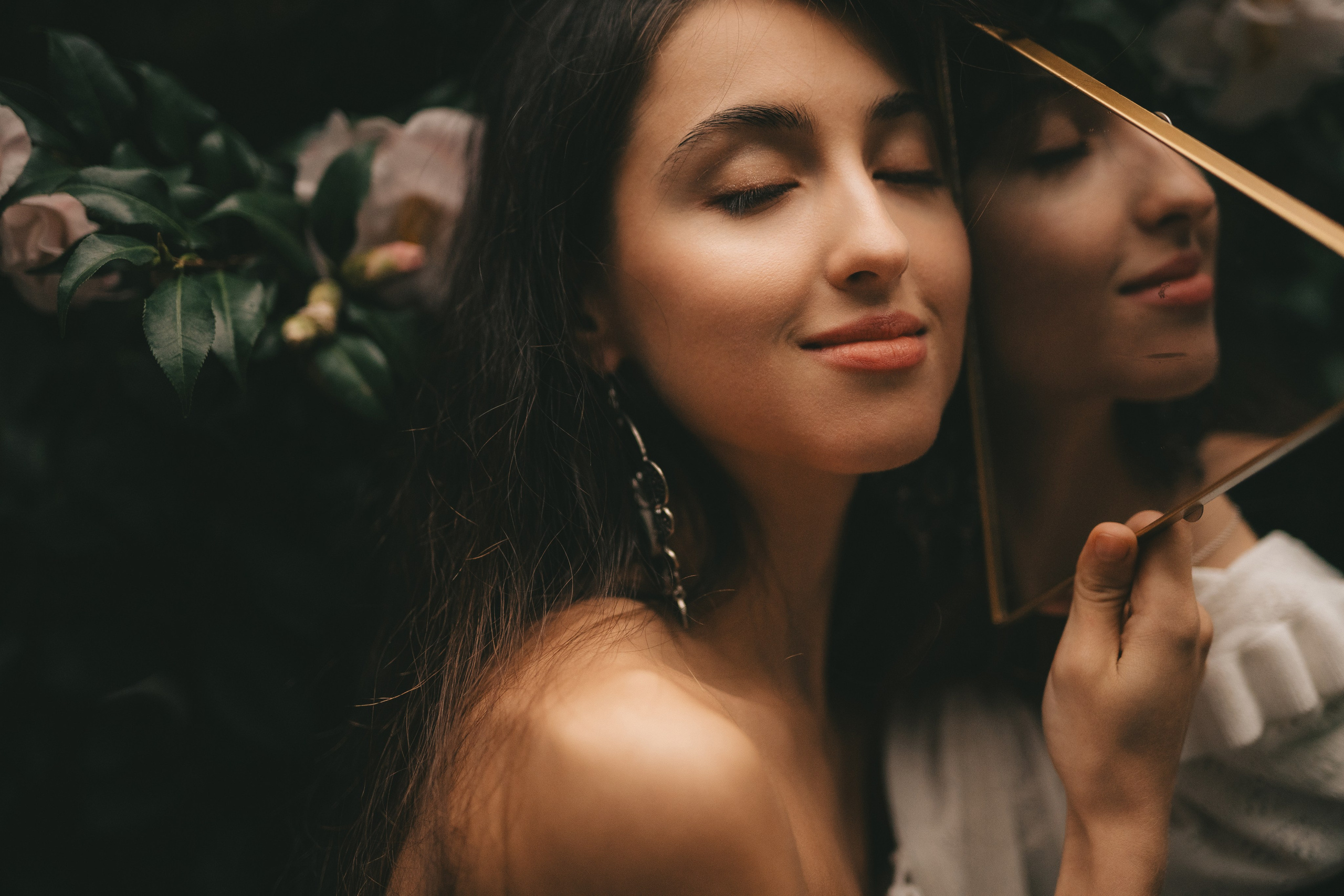 Женский портрет с отражением 