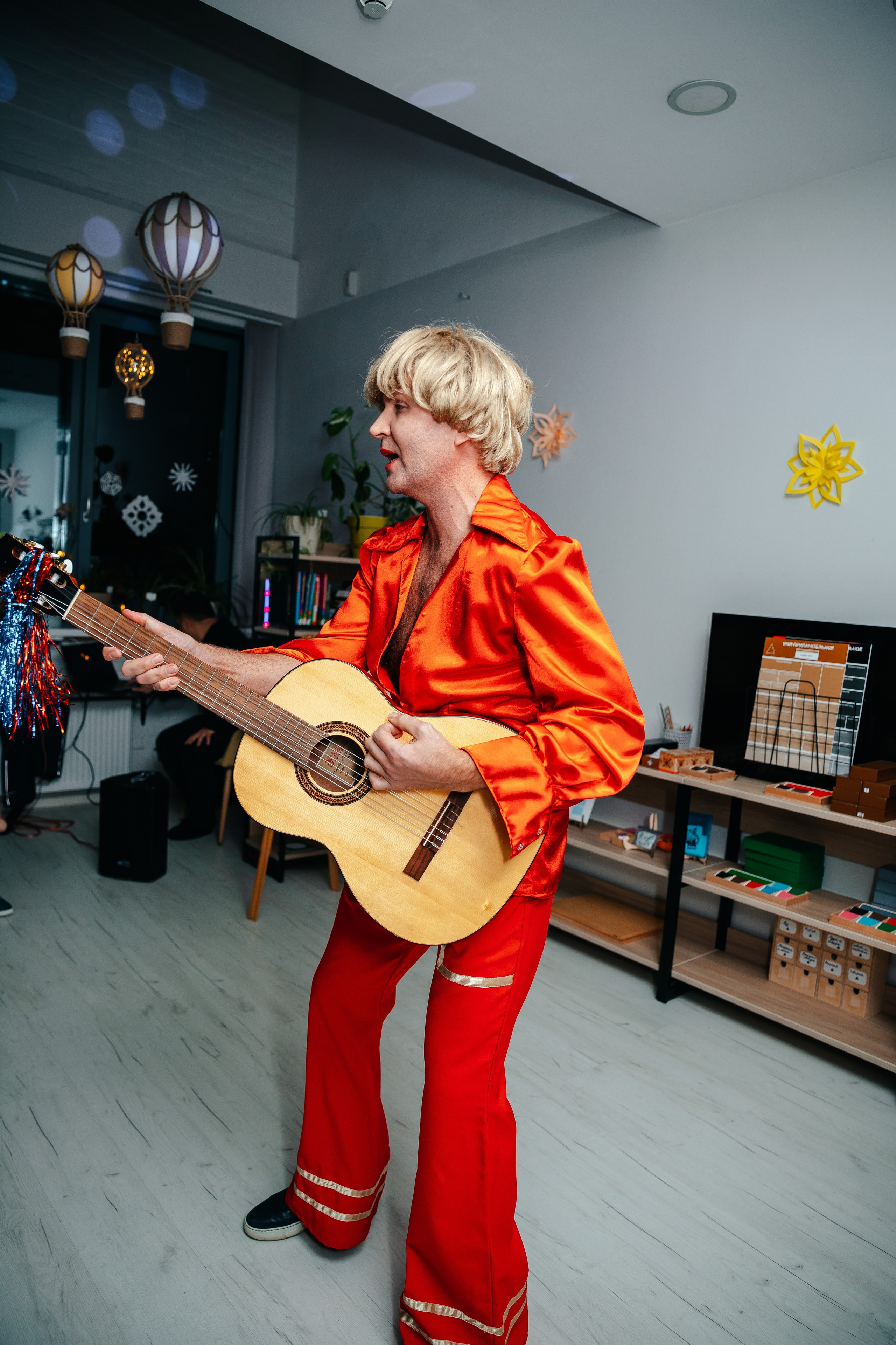 Новогодний утренник в Монтессори-школе. Семейный lifestyle фотограф в Санкт-Петербурге Людмила Пахомова