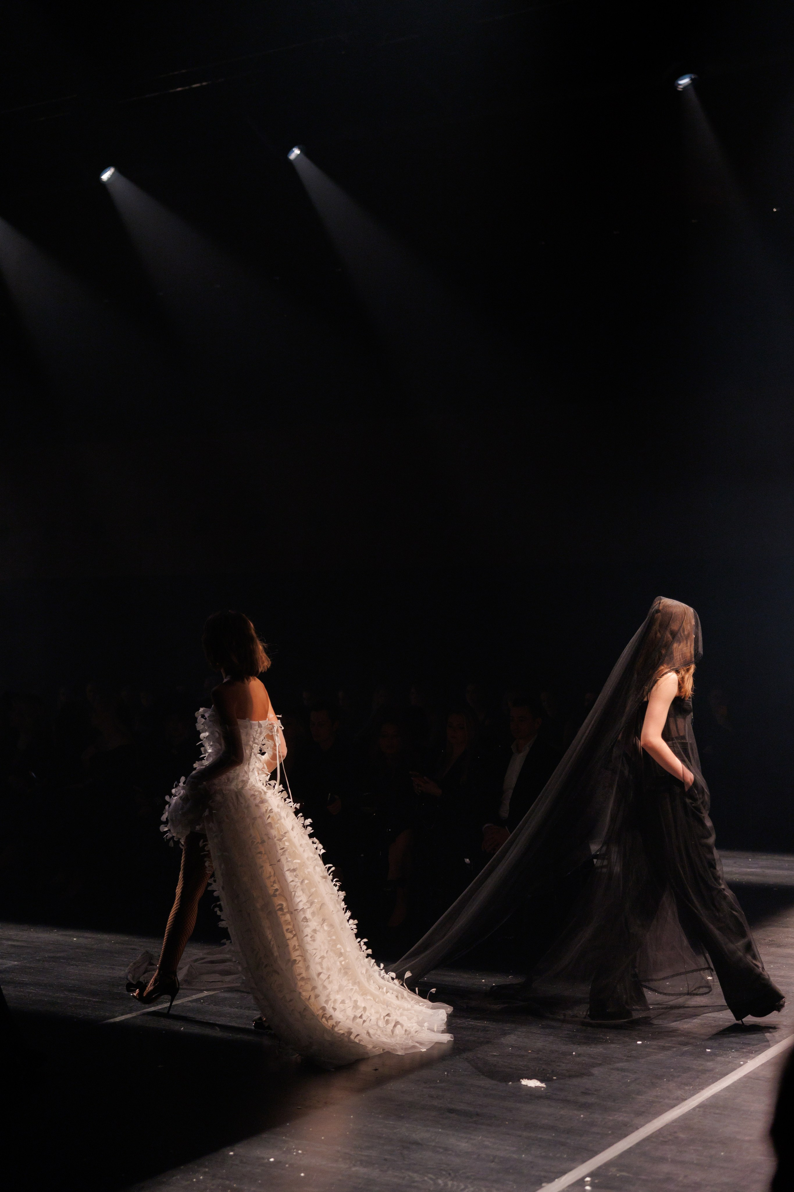 «Снежный Бал» Яны Раскаваловой. «Птичка на проводе»: информационный портал в Москве