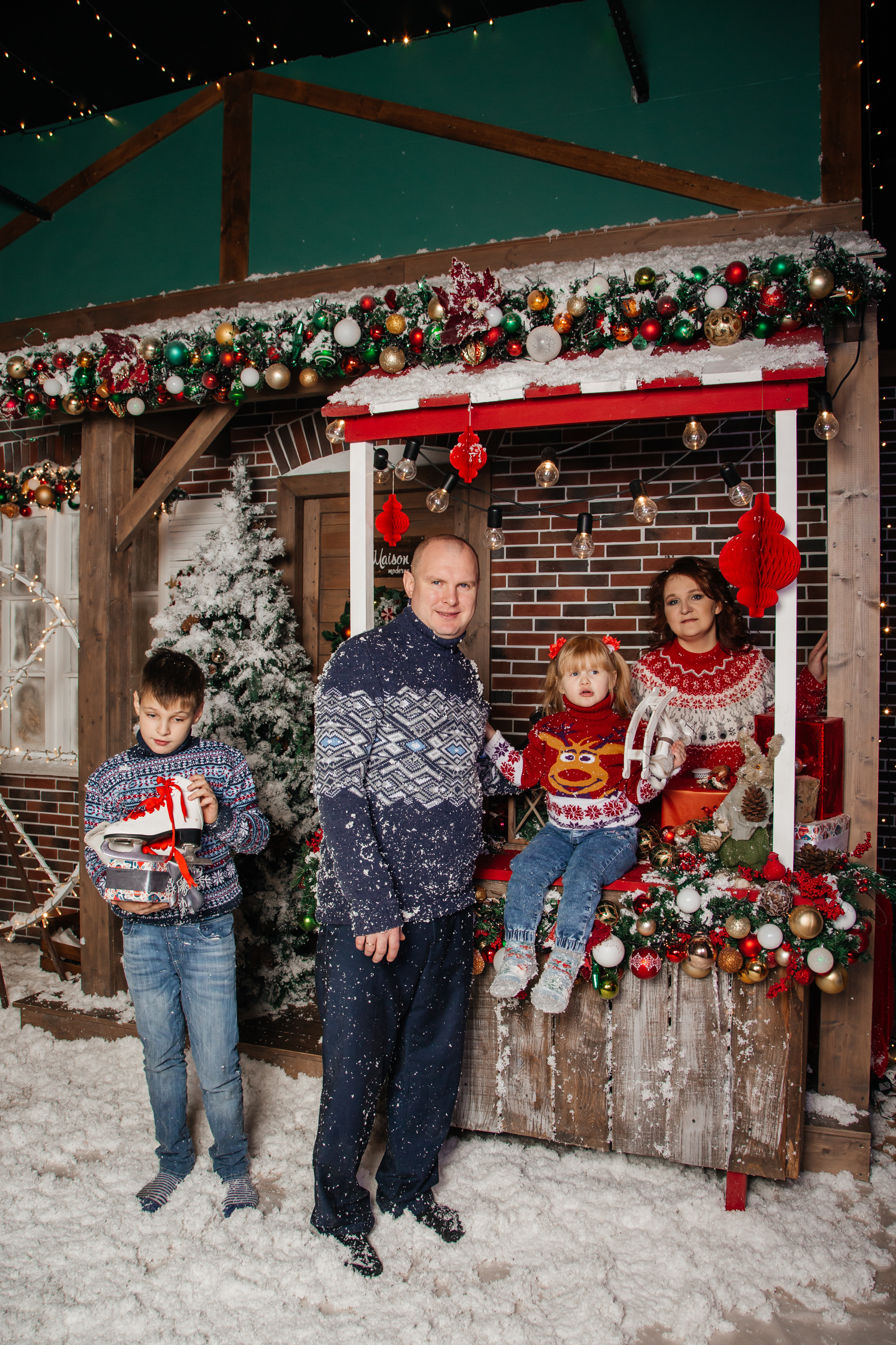 Семейная фотосессия в студии Роял. Свадебный и семейный фотограф в Новосибирске Ирина Дорошкова