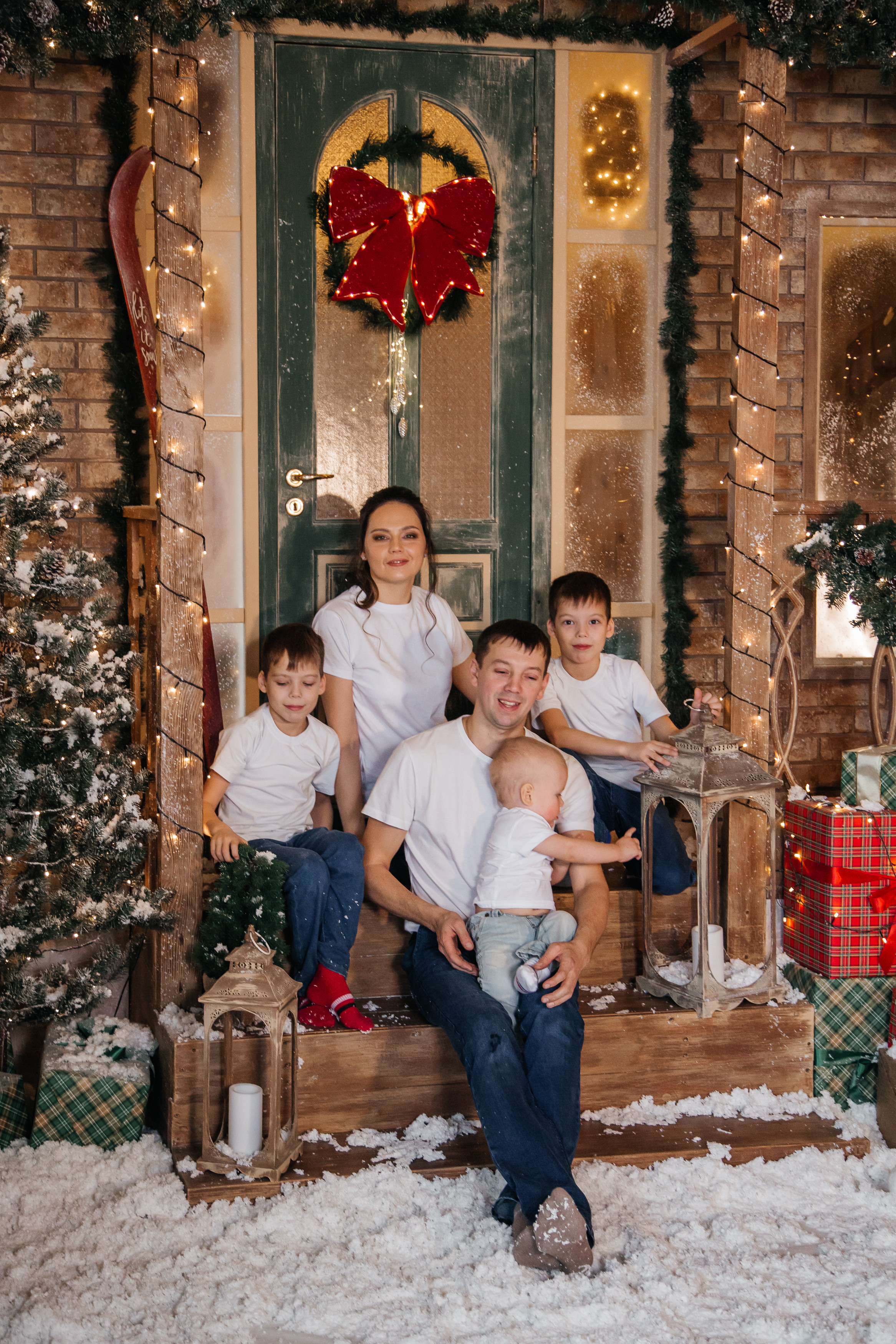 Семейная фотосессия в фотостудии Зазеркалье. Свадебный и семейный фотограф в Новосибирске Ирина Дорошкова