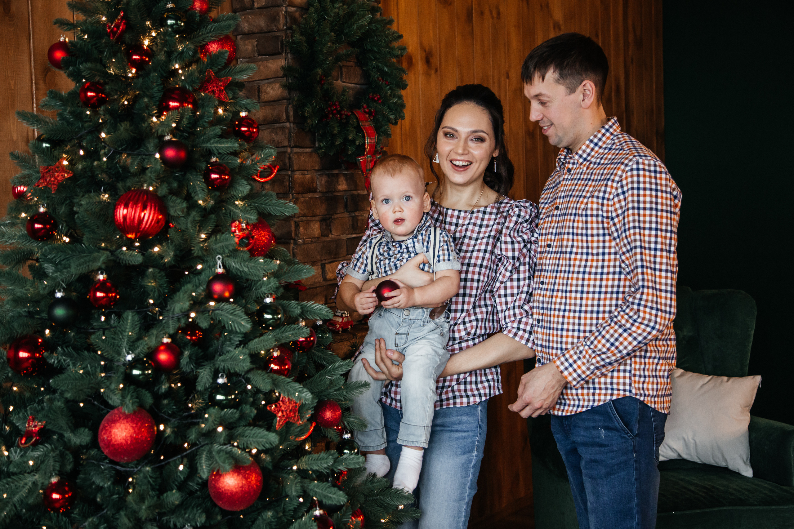 Семейная фотосессия в фотостудии Зазеркалье. Свадебный и семейный фотограф в Новосибирске Ирина Дорошкова