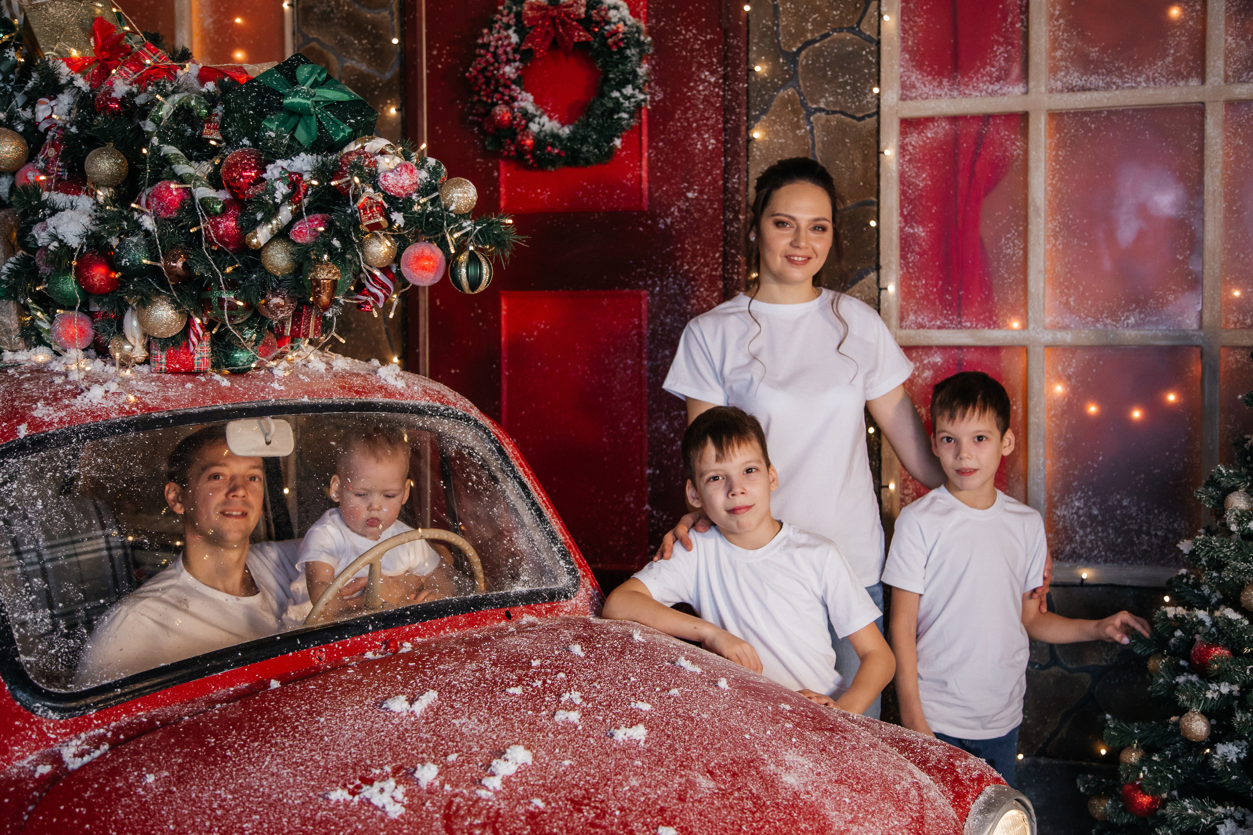 Семейная фотосессия в фотостудии Зазеркалье. Свадебный и семейный фотограф в Новосибирске Ирина Дорошкова