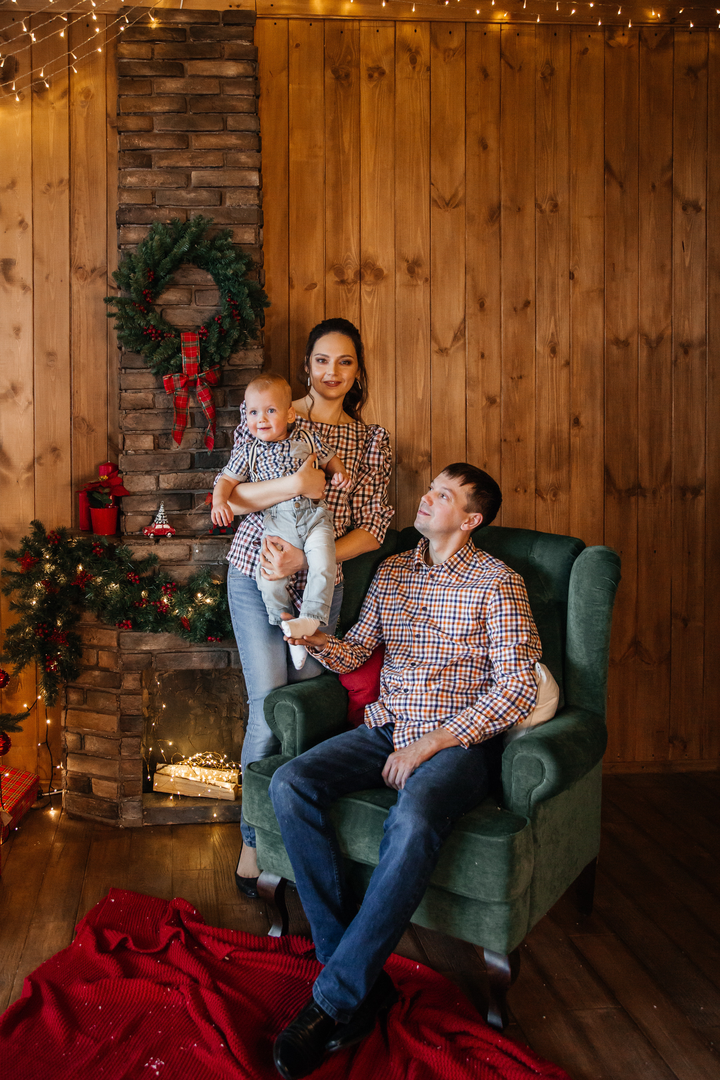 Семейная фотосессия в фотостудии Зазеркалье. Свадебный и семейный фотограф в Новосибирске Ирина Дорошкова
