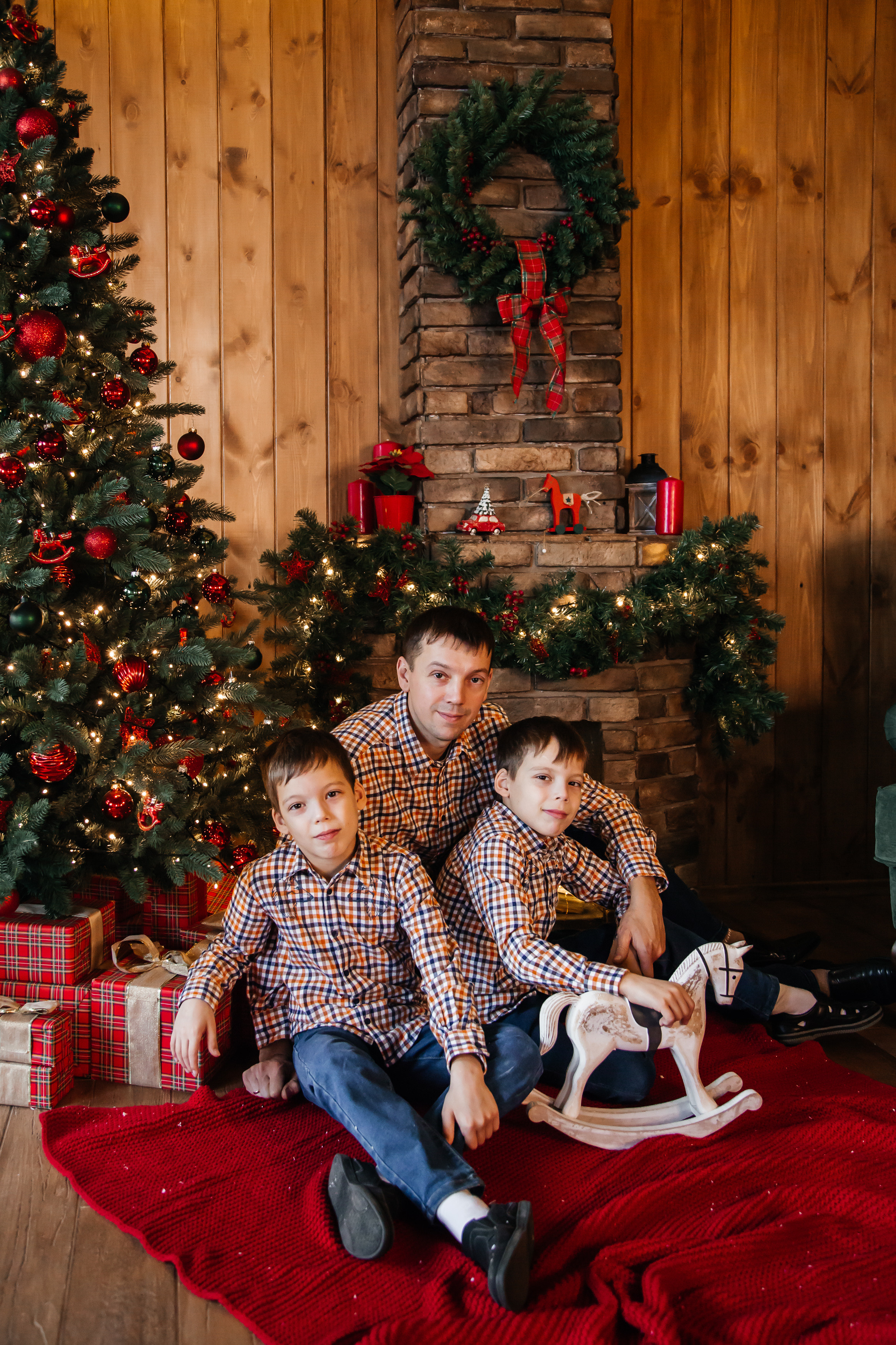 Семейная фотосессия в фотостудии Зазеркалье. Свадебный и семейный фотограф в Новосибирске Ирина Дорошкова
