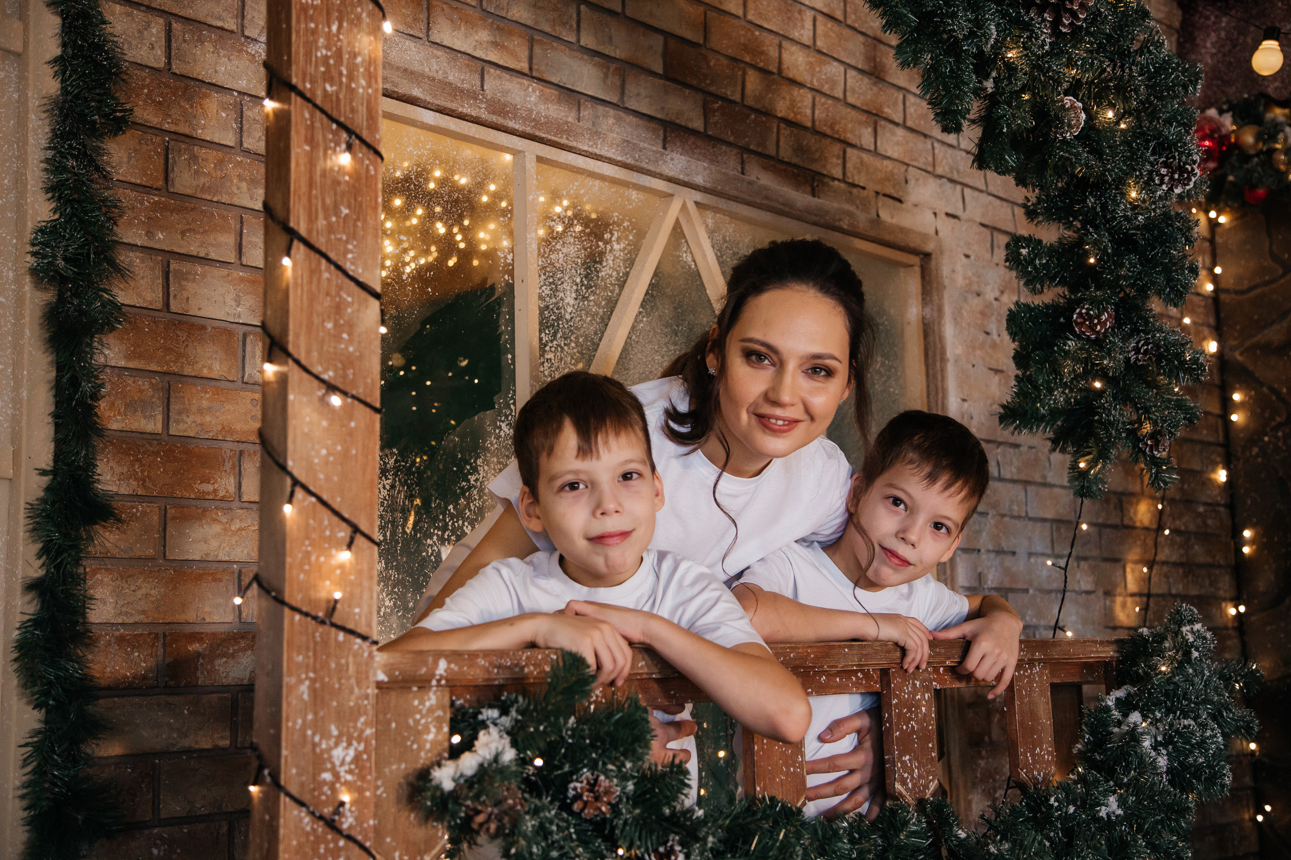 Семейная фотосессия в фотостудии Зазеркалье. Свадебный и семейный фотограф в Новосибирске Ирина Дорошкова
