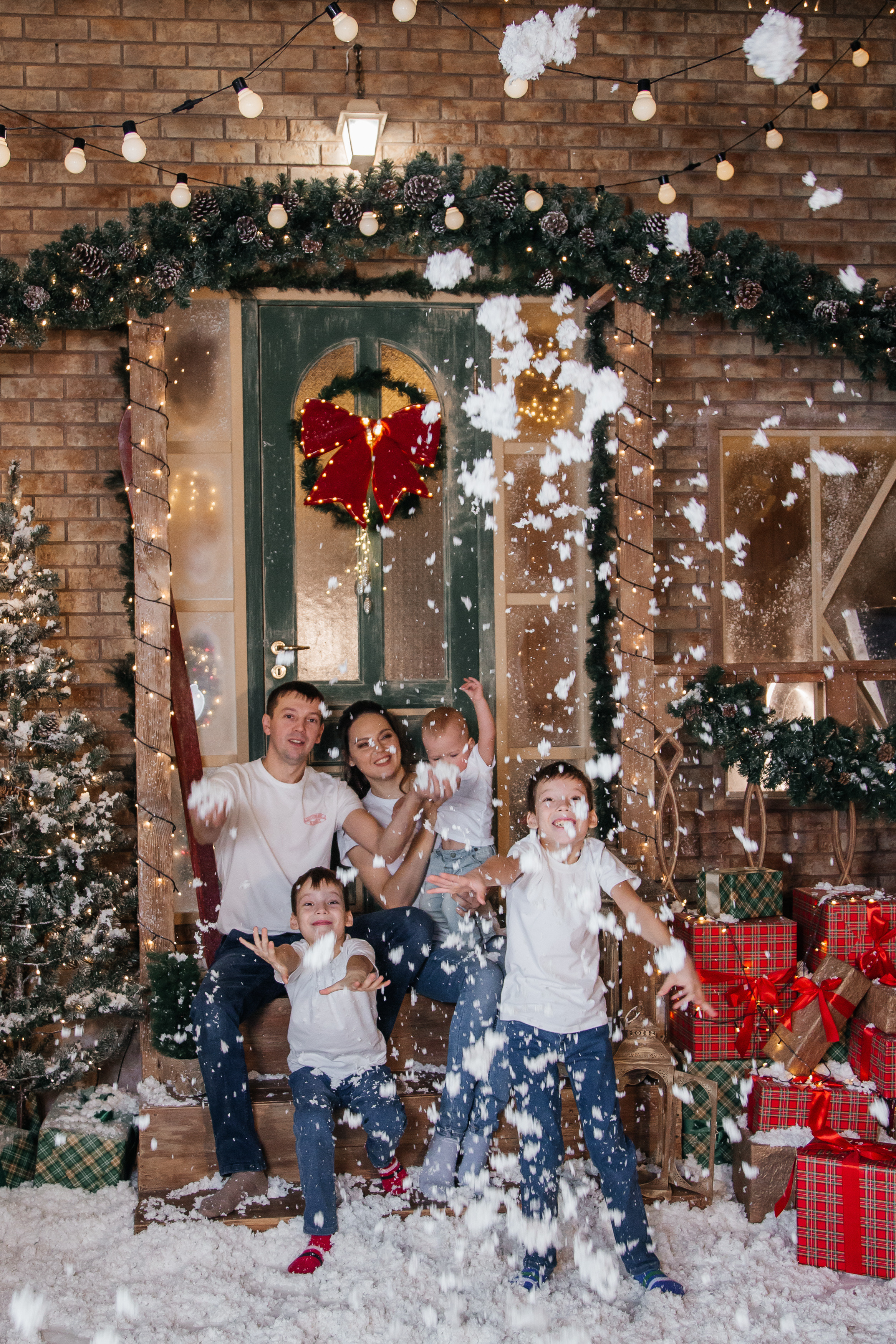 Семейная фотосессия в фотостудии Зазеркалье. Свадебный и семейный фотограф в Новосибирске Ирина Дорошкова