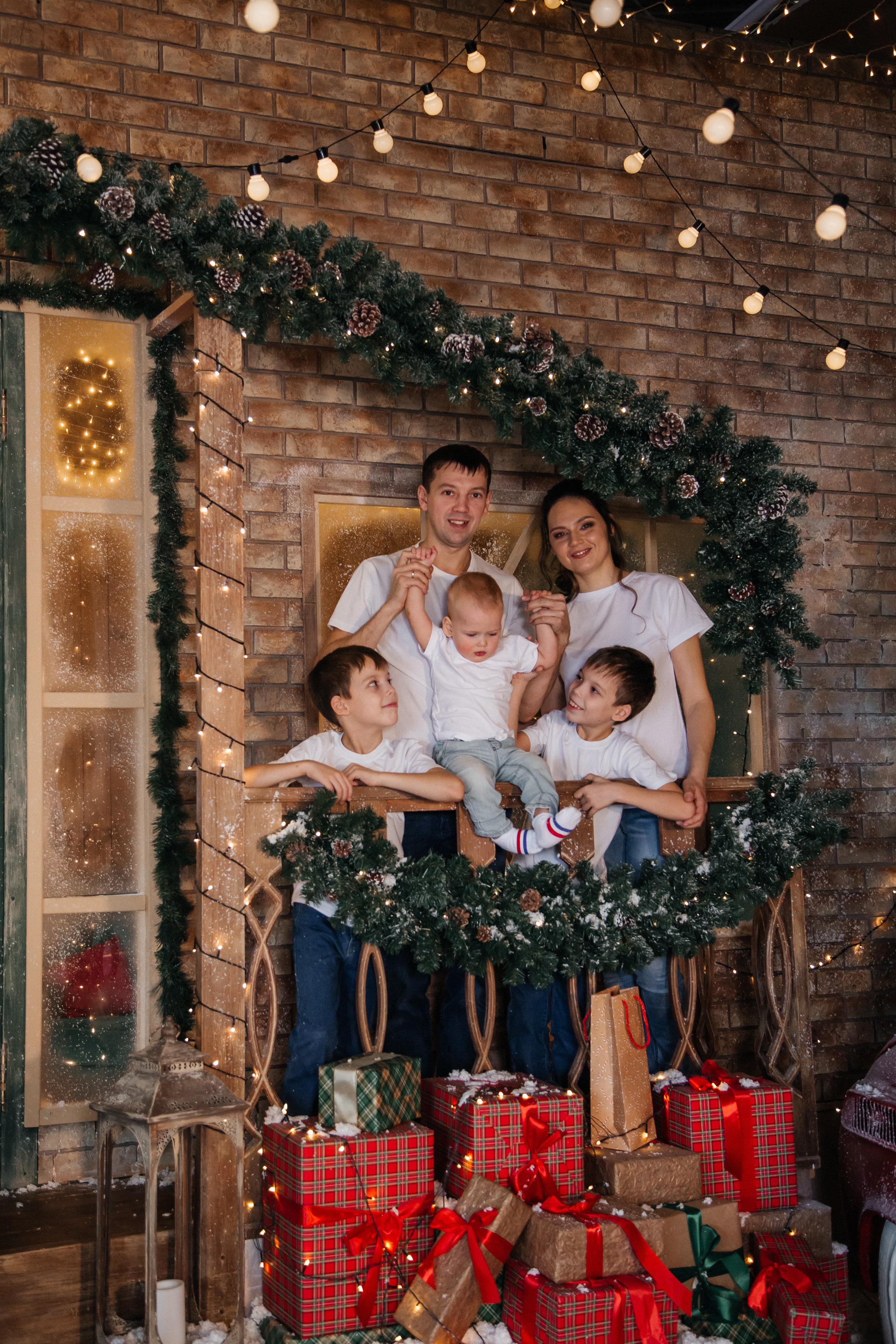 Семейная фотосессия в фотостудии Зазеркалье. Свадебный и семейный фотограф в Новосибирске Ирина Дорошкова