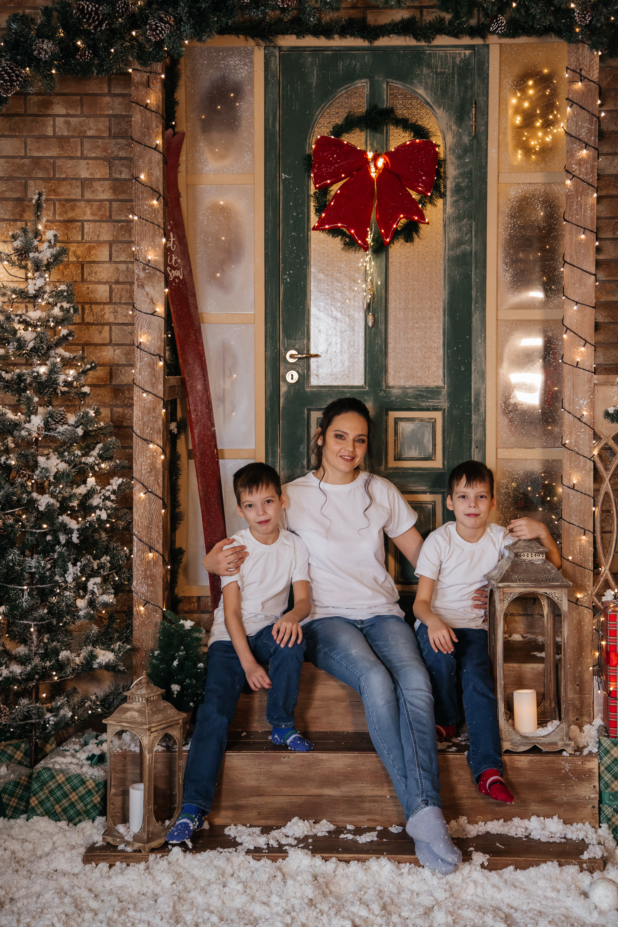 Семейная фотосессия в фотостудии Зазеркалье. Свадебный и семейный фотограф в Новосибирске Ирина Дорошкова